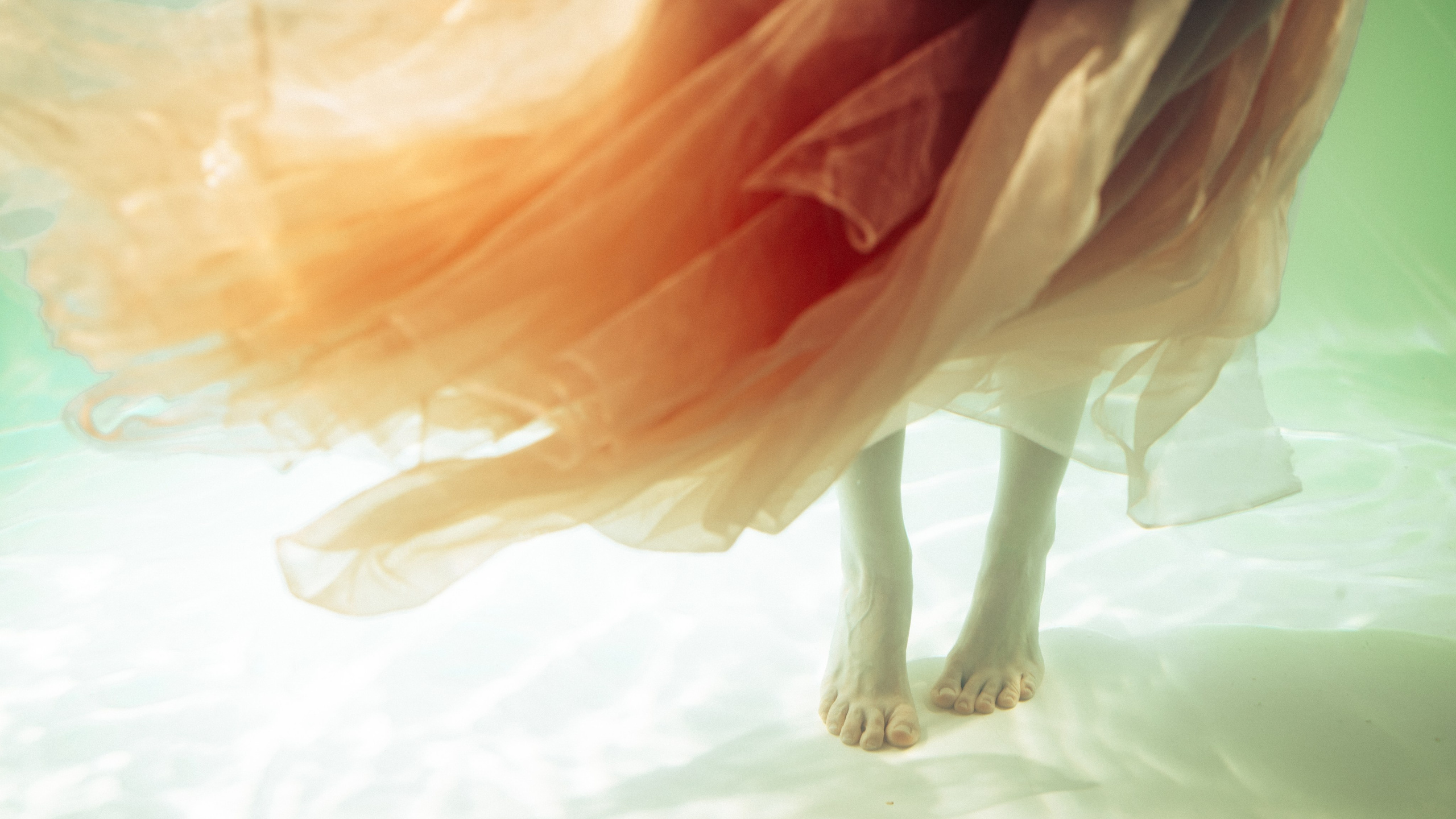 Женская съёмка с водой. Фотоведьма Дарья Нечинская