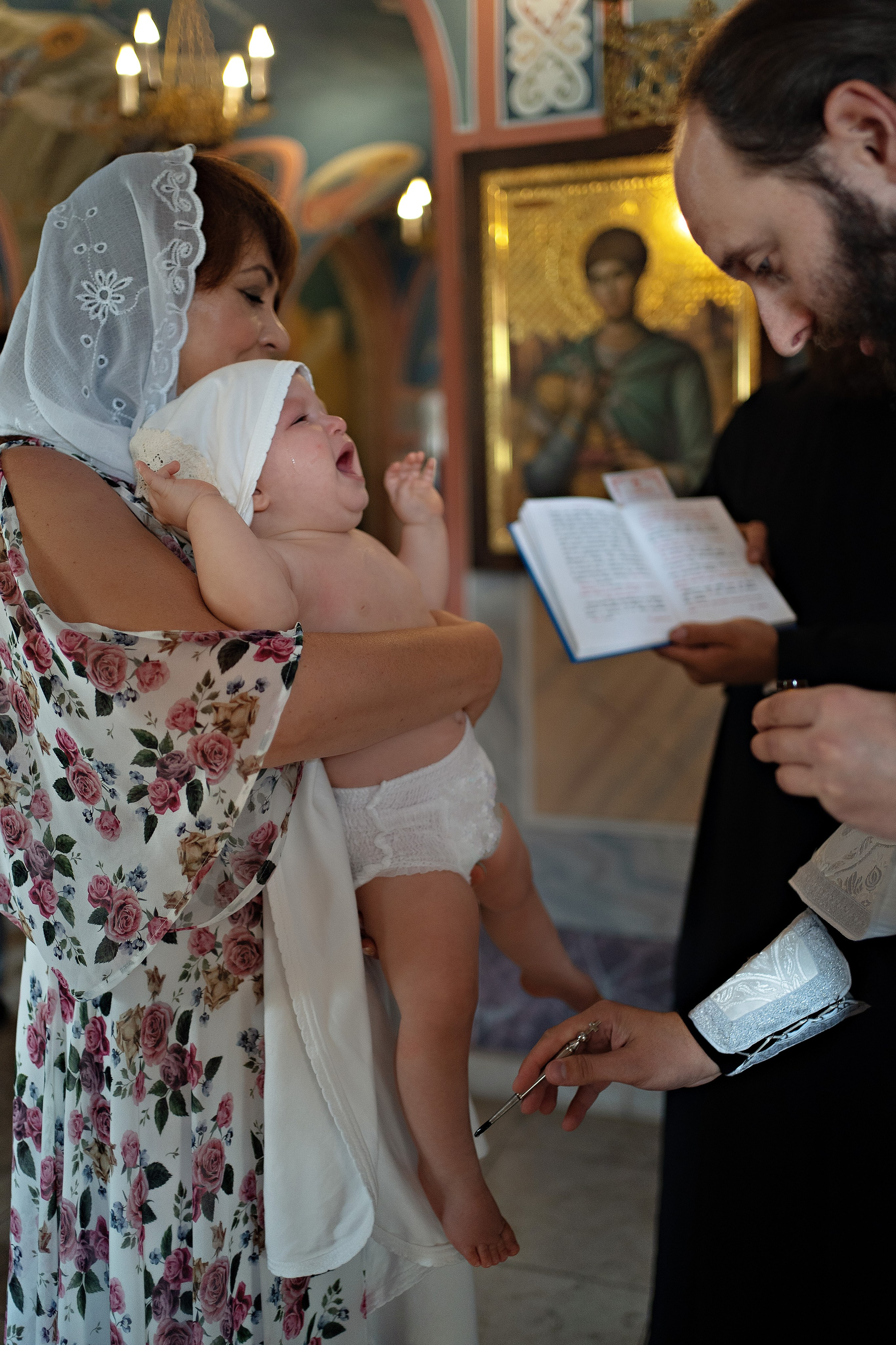 Таинство Крещения в храме Воскресения Христова дер. Поповка г. Москва. Семейный и детский фотограф в Москве Екатерина Офицерова