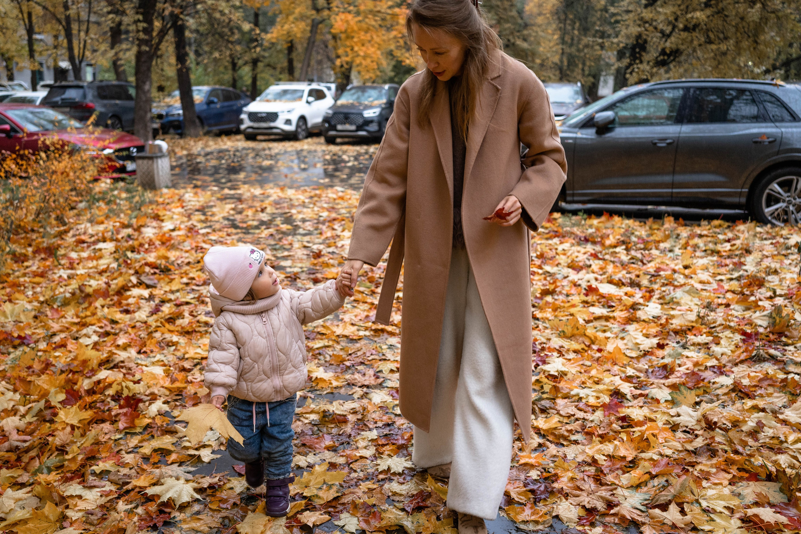 Осенняя фотосессия в Москве (во дворе дома)). Фотограф на роды Москва. Фотограф новорожденных Москва