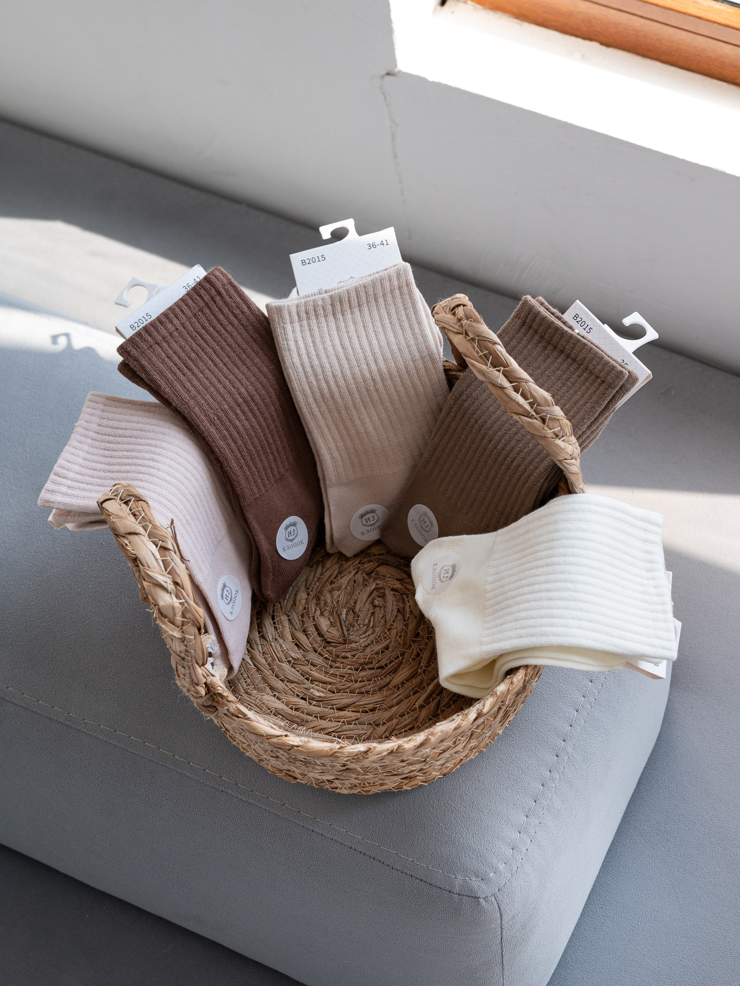 Носки съемка в студии (модель+предметка). Предметный фотограф, фото для маркетплейсов Пятигорск, КМВ