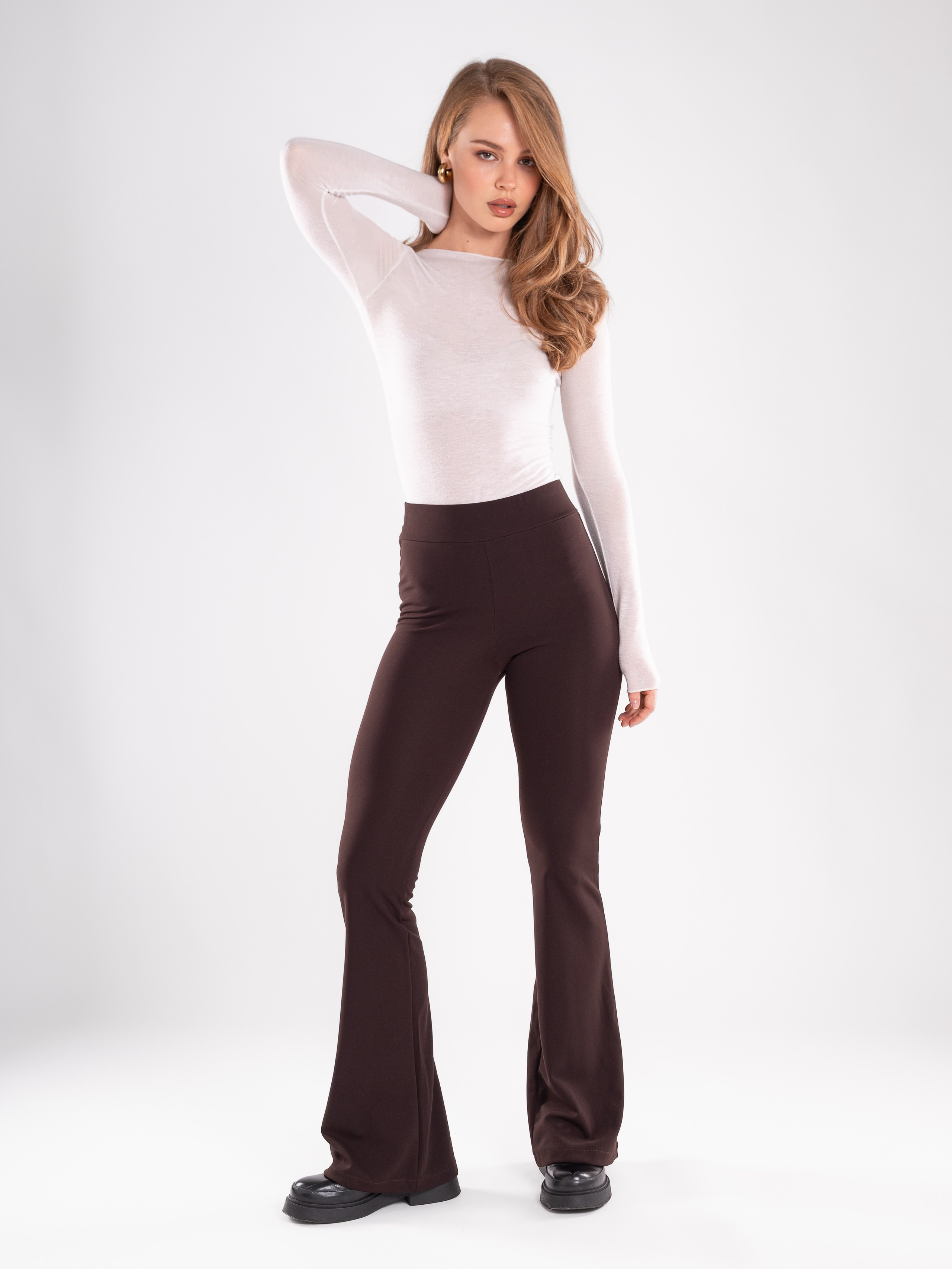 Брюки клёш. Предметный фотограф, фото для маркетплейсов Пятигорск, КМВ