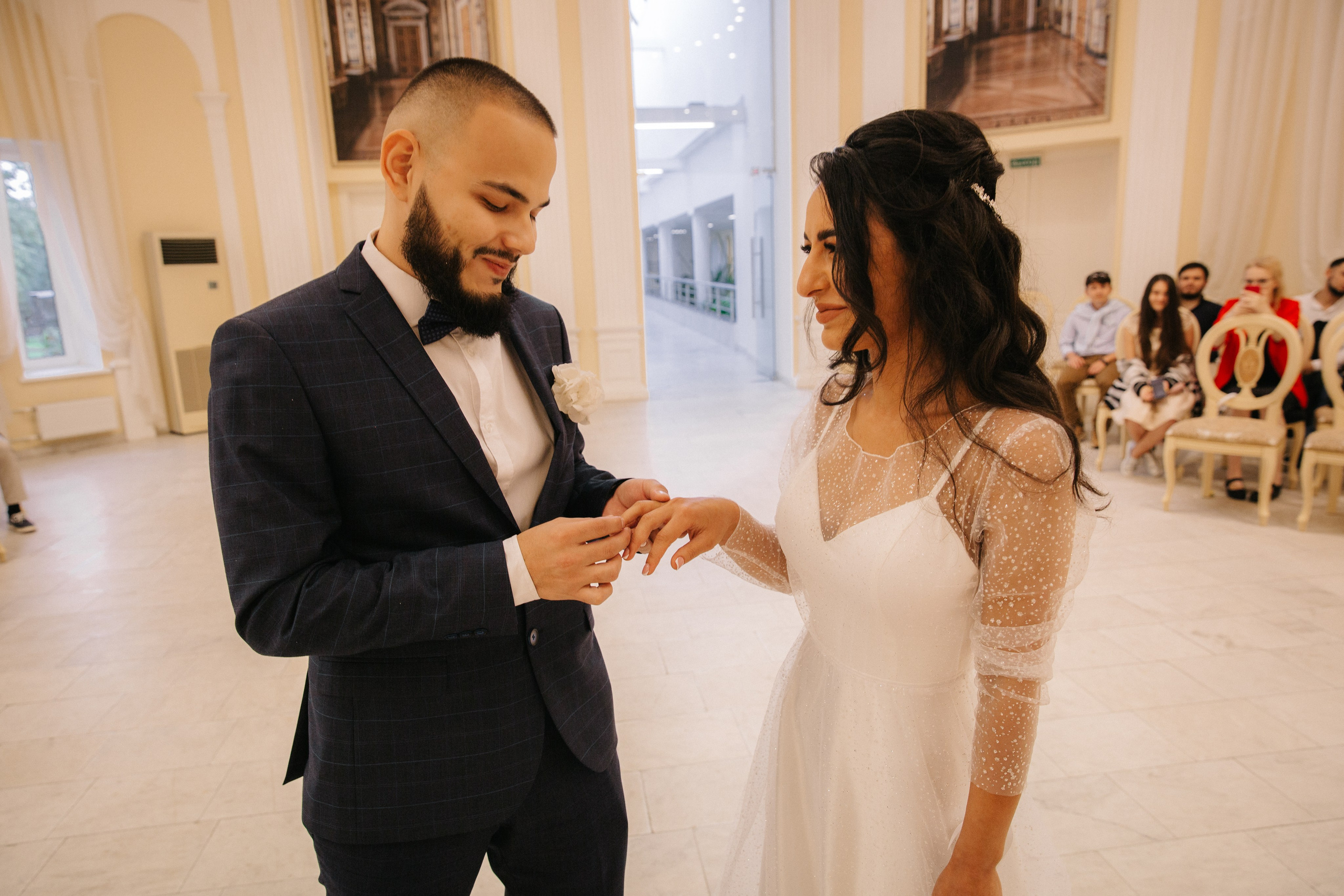 ВЫБОРГСКИЙ ЗАГС | июль, центр. Свадебный фотограф в Санкт-Петербурге Полина Корзухина