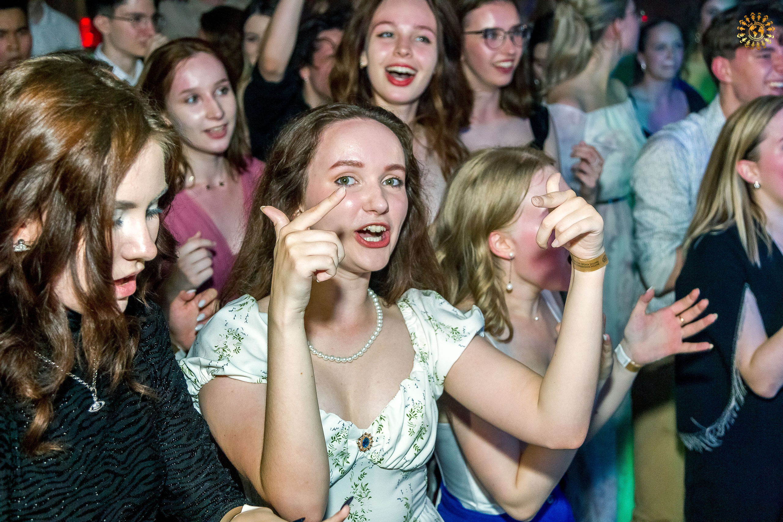 Выпускной 2023 (11-е классы) клуб «Джаггер», Москва. Репортажная съемка в Москве и области. Анималистика