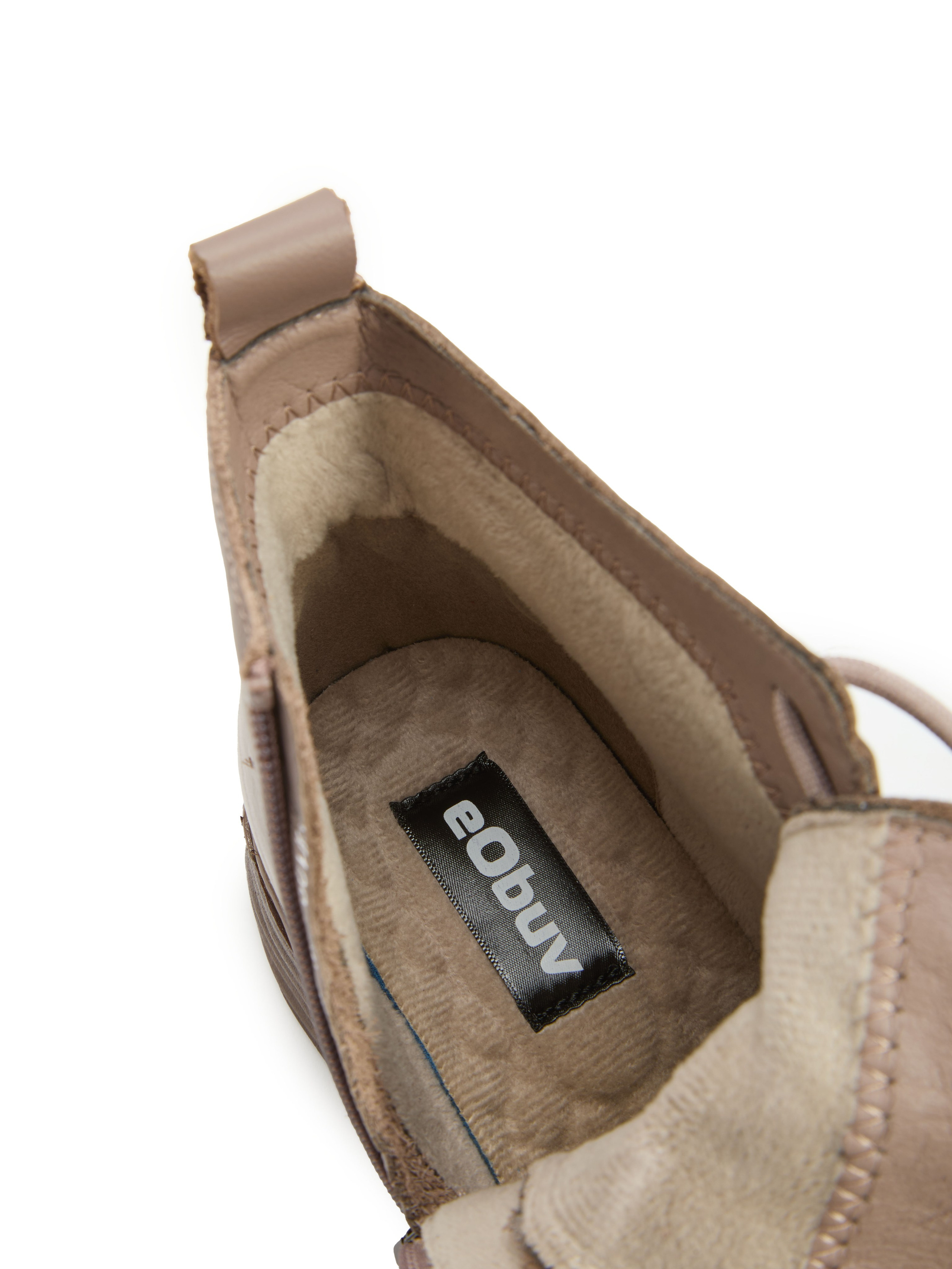 Каталожная фотография обуви. Фотограф в Москве Егор Гончаров