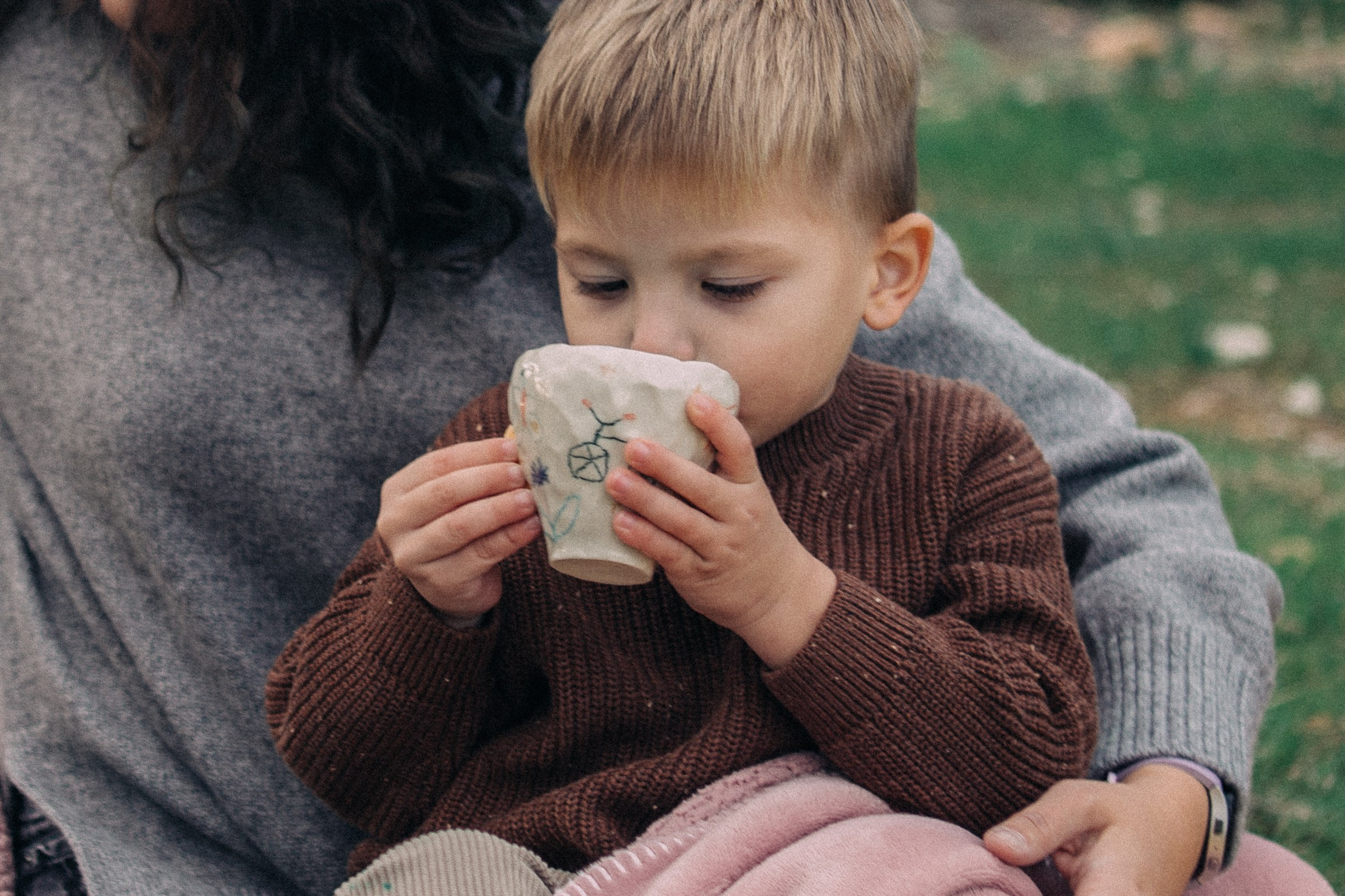 Nastya & Mr. Racoon. Portrait, family and pet photographer in Cyprus, Ksenia Bourdelle