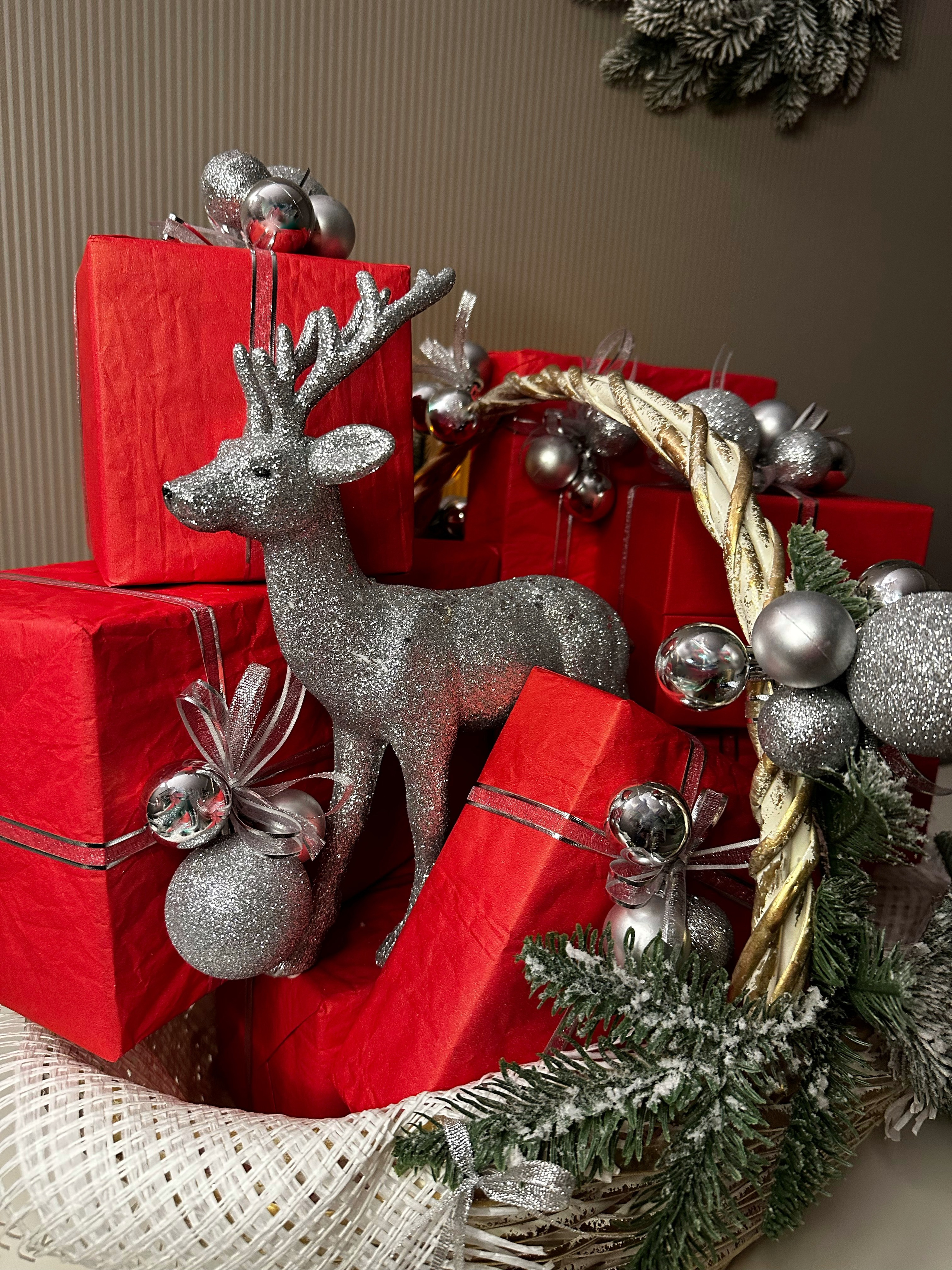 Новогодняя корзина. Студия подарочных наборов «Владия»