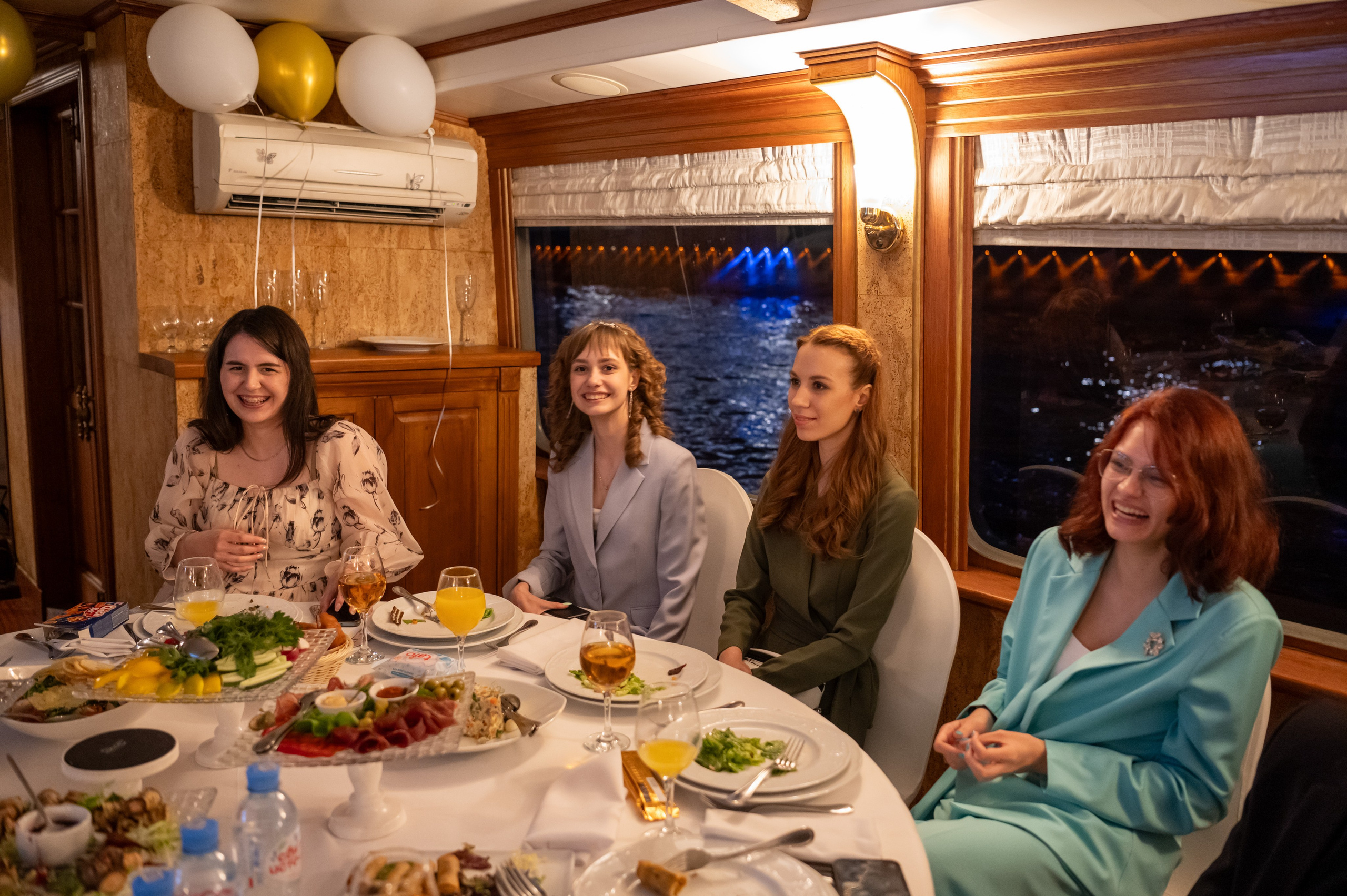 Выпускной вечер 11 класс на теплоходе. Детский и семейный фотограф г. Москва Оксана Катаджи