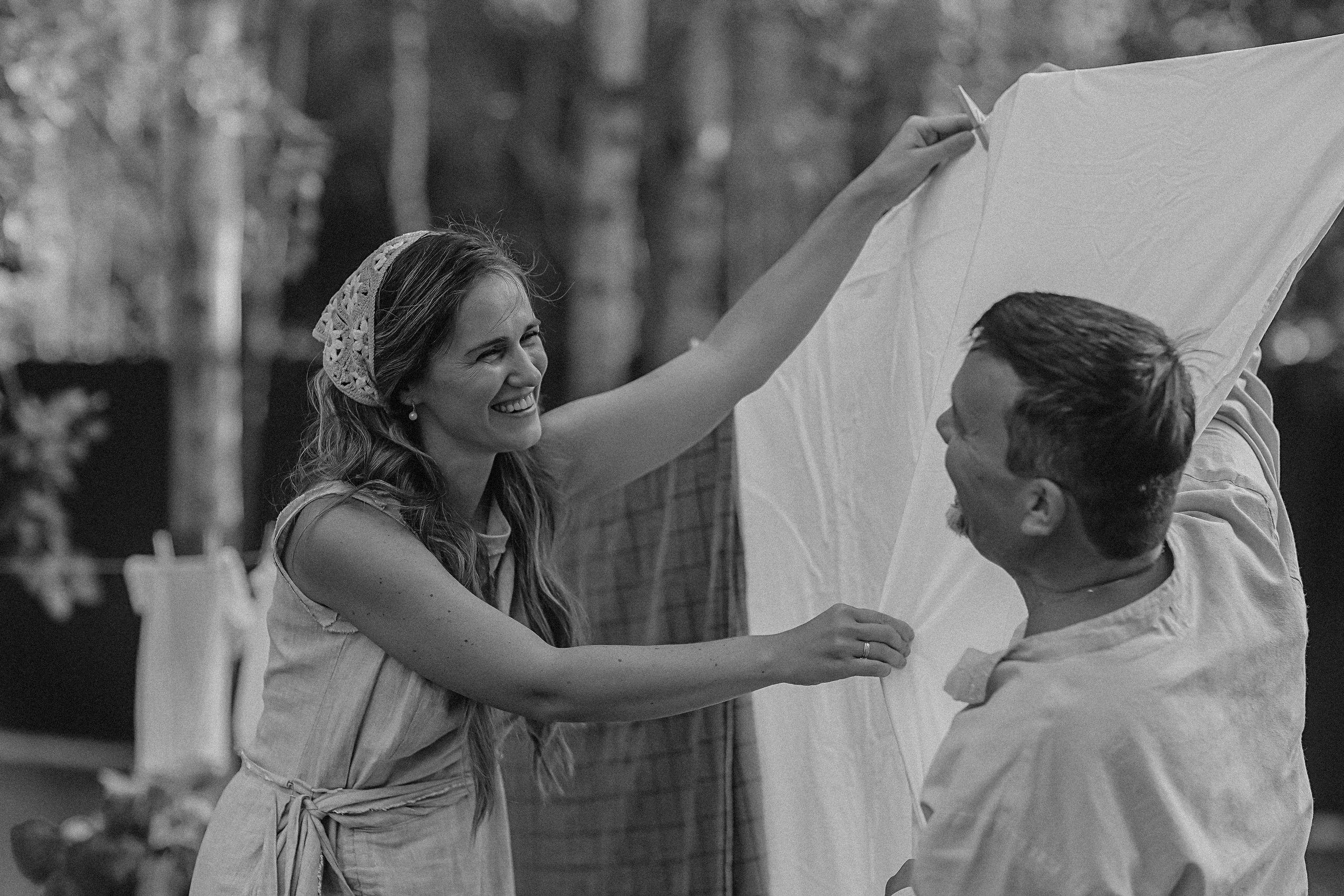 Стирка у дома. Семейный фотограф Тюмень, фотограф на роды Салмина Мария