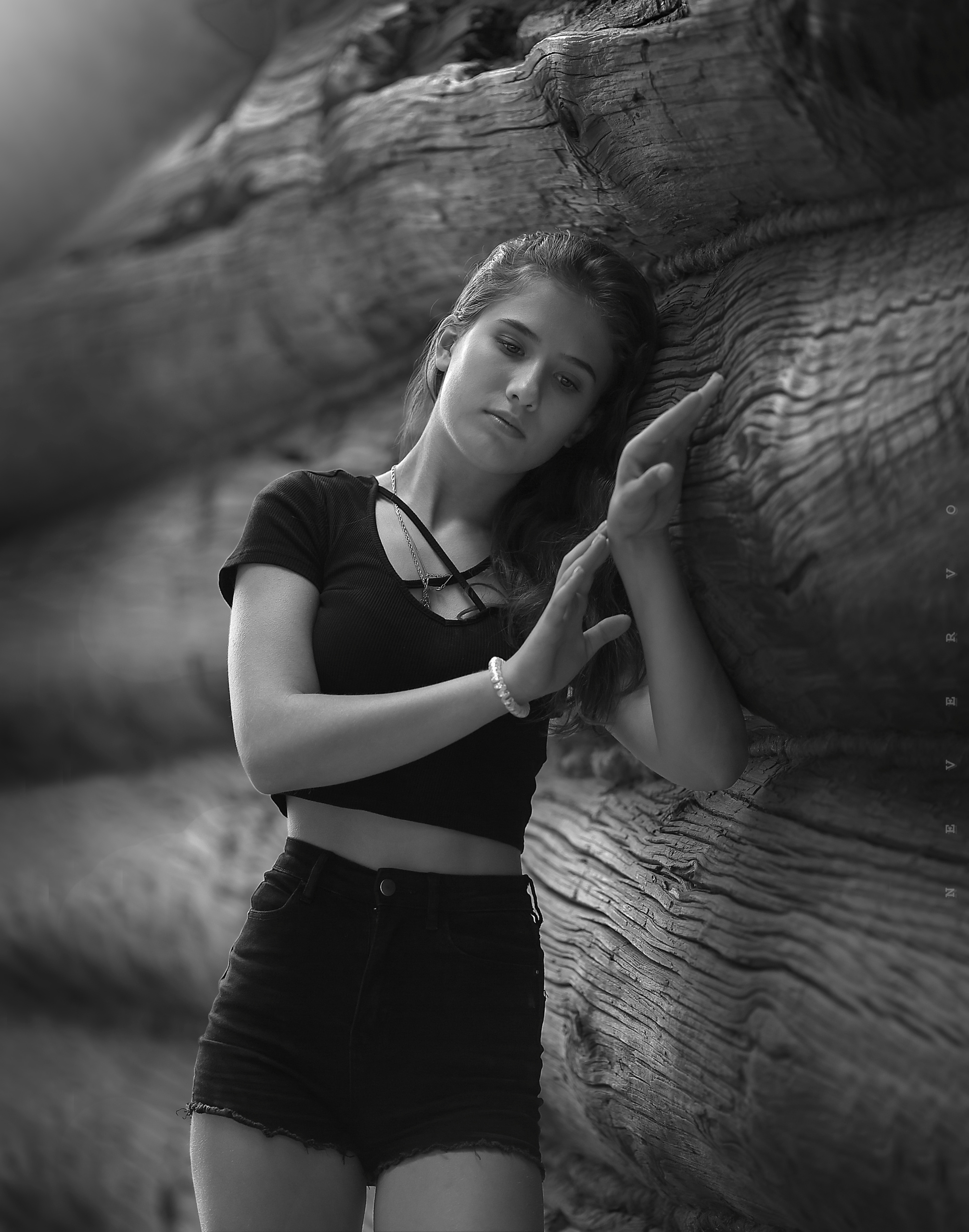 Черно-белая фотосъемка. B&W съемка в Москве. ЧБ фотограф Олег Голишник. Арт-фотограф Олег Голишников. Творческая мастерская