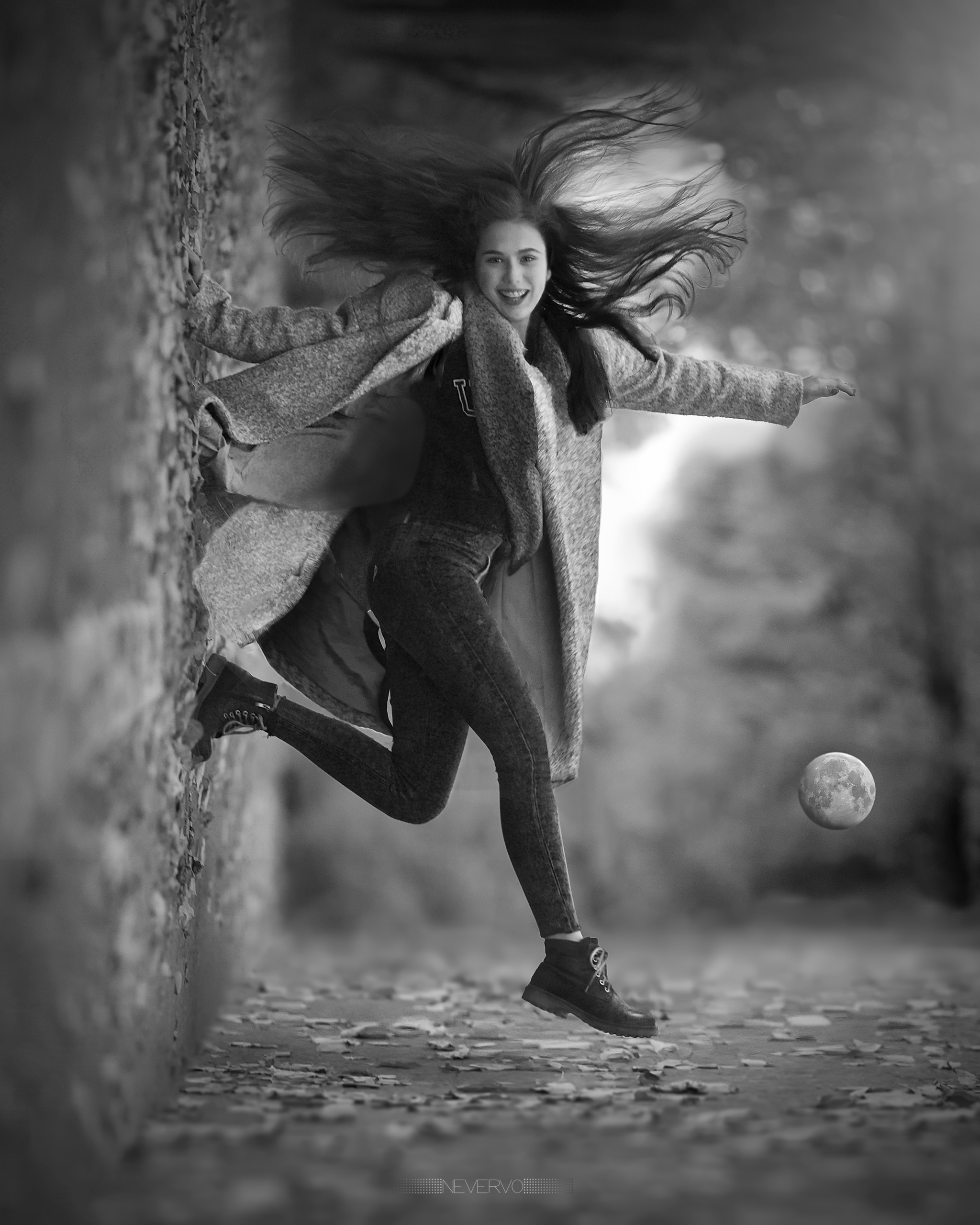 Черно-белая фотосъемка. B&W съемка в Москве. ЧБ фотограф Олег Голишник. Арт-фотограф Олег Голишников. Творческая мастерская