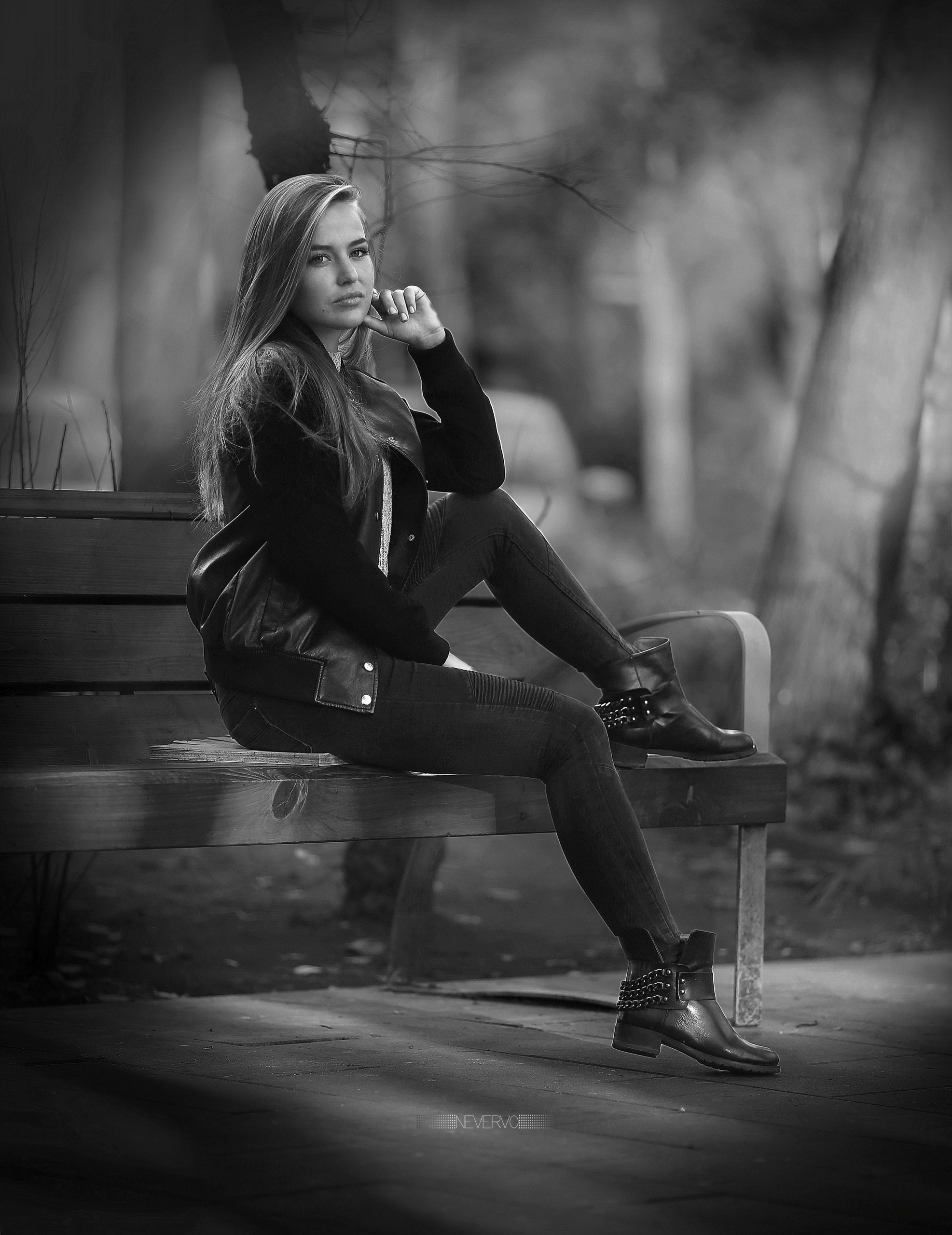 Черно-белая фотосъемка. B&W съемка в Москве. ЧБ фотограф Олег Голишник. Арт-фотограф Олег Голишников. Творческая мастерская