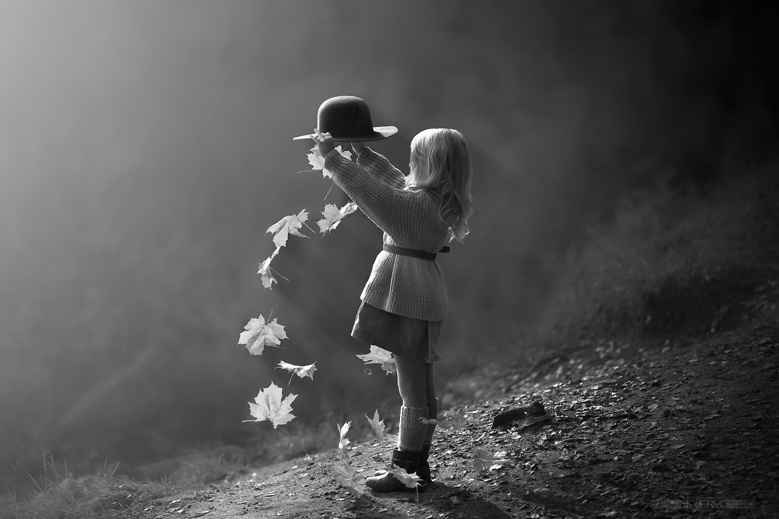 Черно-белая фотосъемка. B&W съемка в Москве. ЧБ фотограф Олег Голишник. Арт-фотограф Олег Голишников. Творческая мастерская