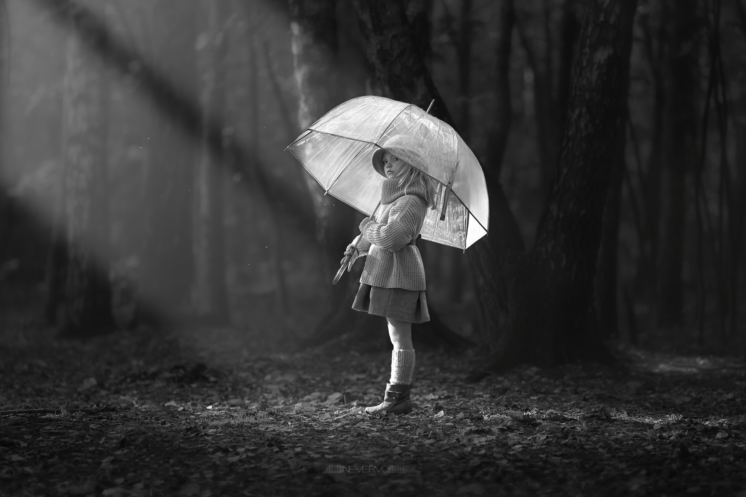 Черно-белая фотосъемка. B&W съемка в Москве. ЧБ фотограф Олег Голишник. Арт-фотограф Олег Голишников. Творческая мастерская