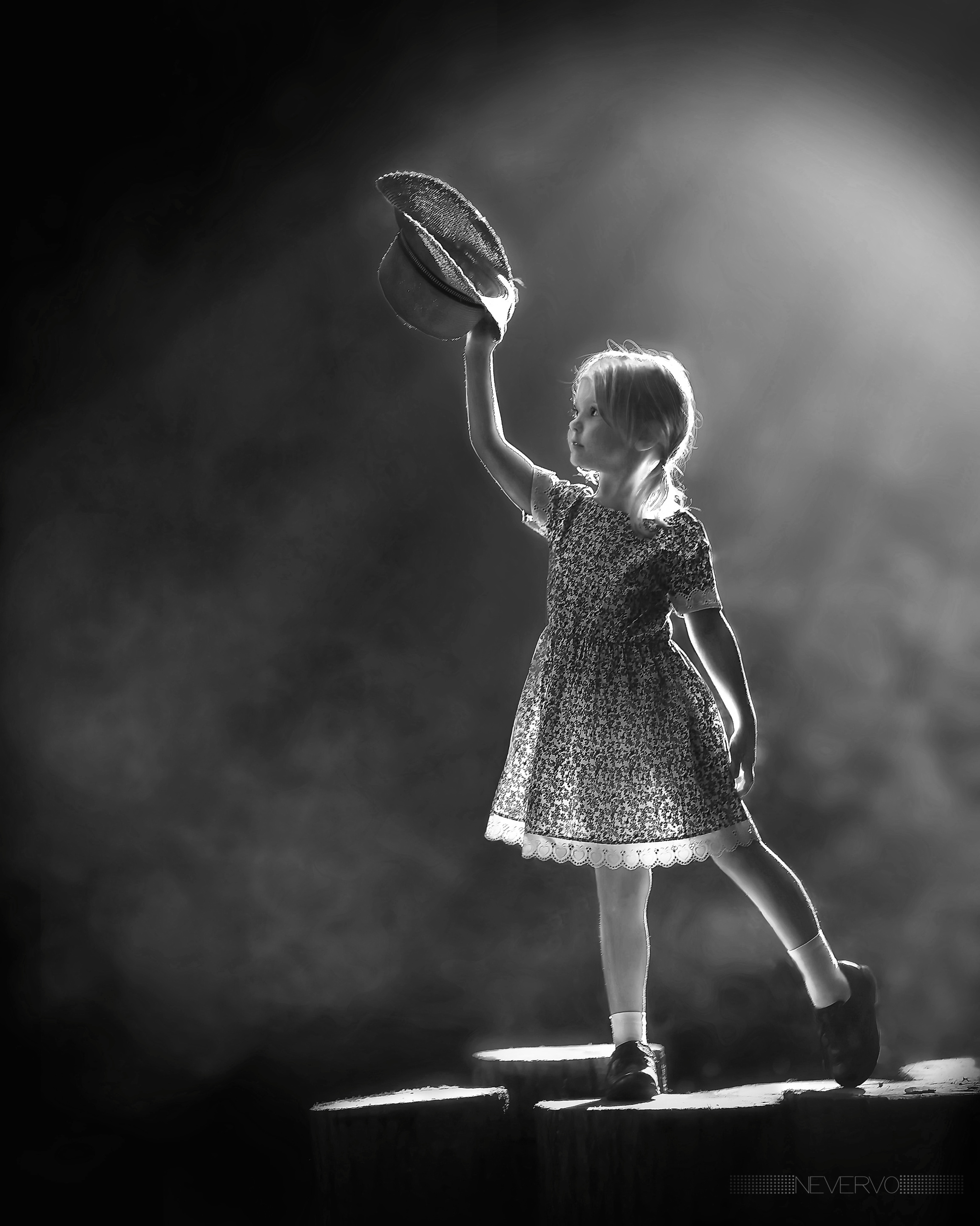 Черно-белая фотосъемка. B&W съемка в Москве. ЧБ фотограф Олег Голишник. Арт-фотограф Олег Голишников. Творческая мастерская