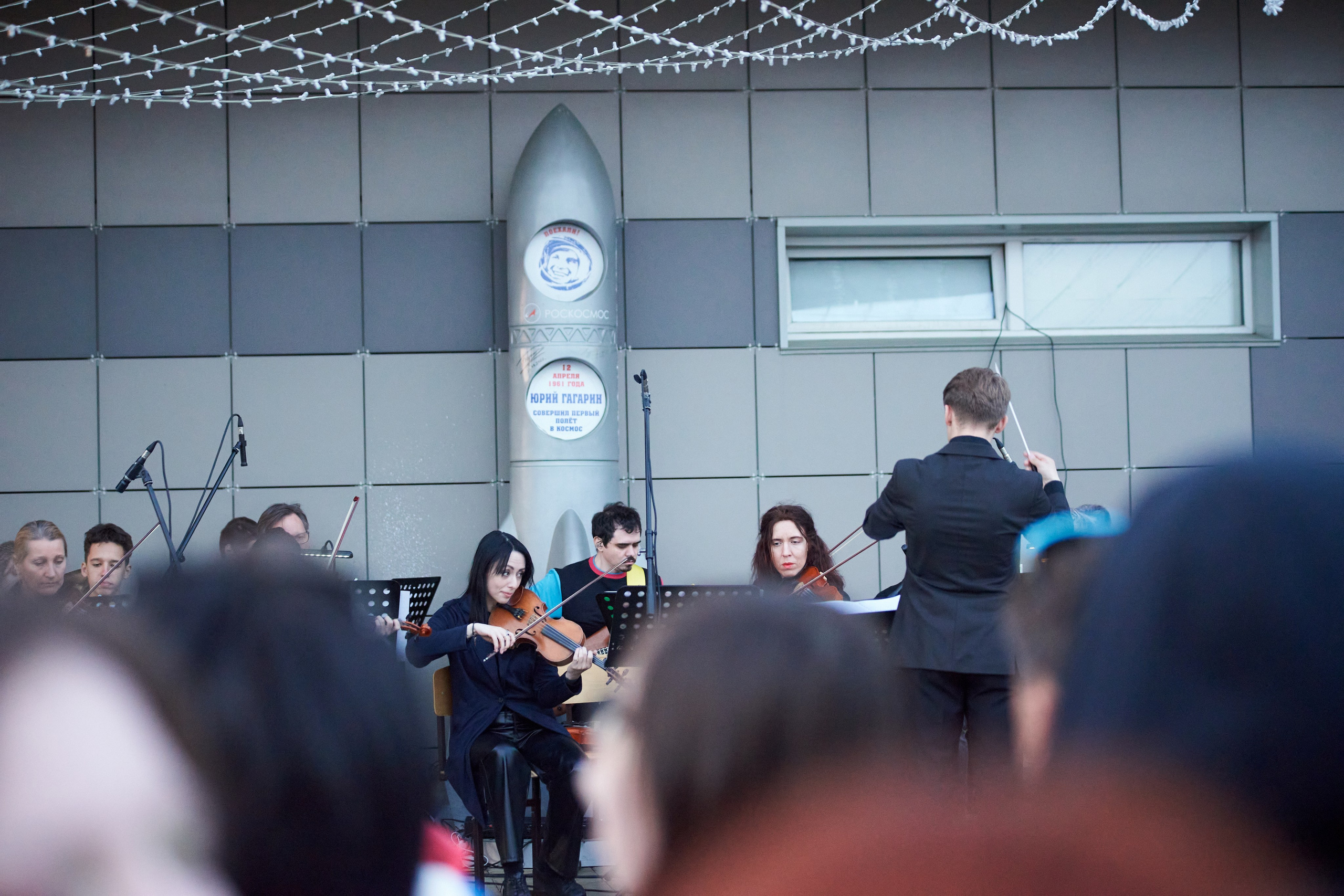 Репортаж: Музыкальная школа Виртуозы в Ночь музеев у планетария. Репортажный и женский фотограф в Новосибирске