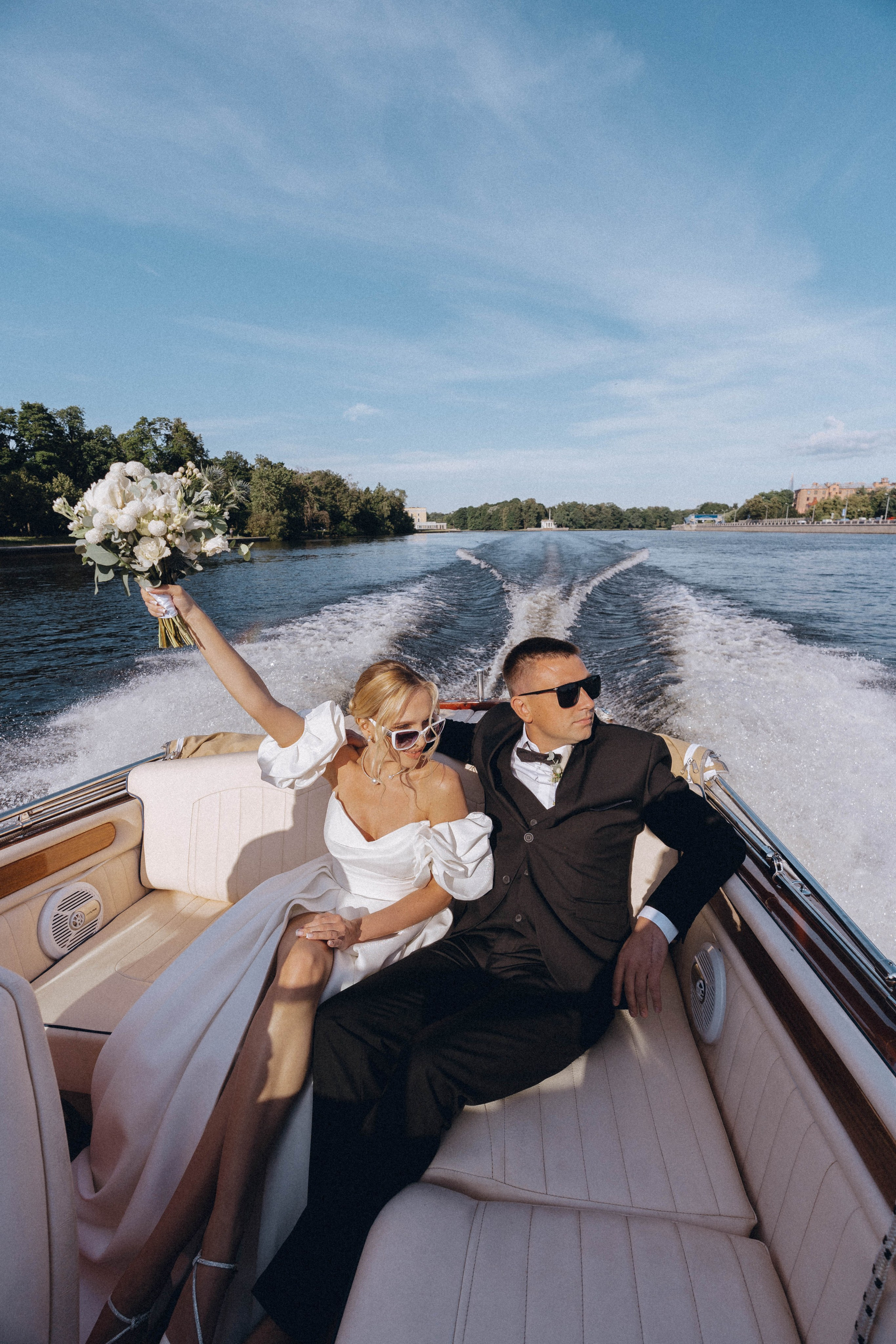 СВАДЕНБНАЯ СЬЕМКА НА КАТЕРЕ ПО КАНАЛАМ САНКТ-ПЕТЕРБУРГА И В АКВАТОРИИ НЕВЫ. Профессиональный фотограф, Санкт-Петербург — Виктория Богомолова