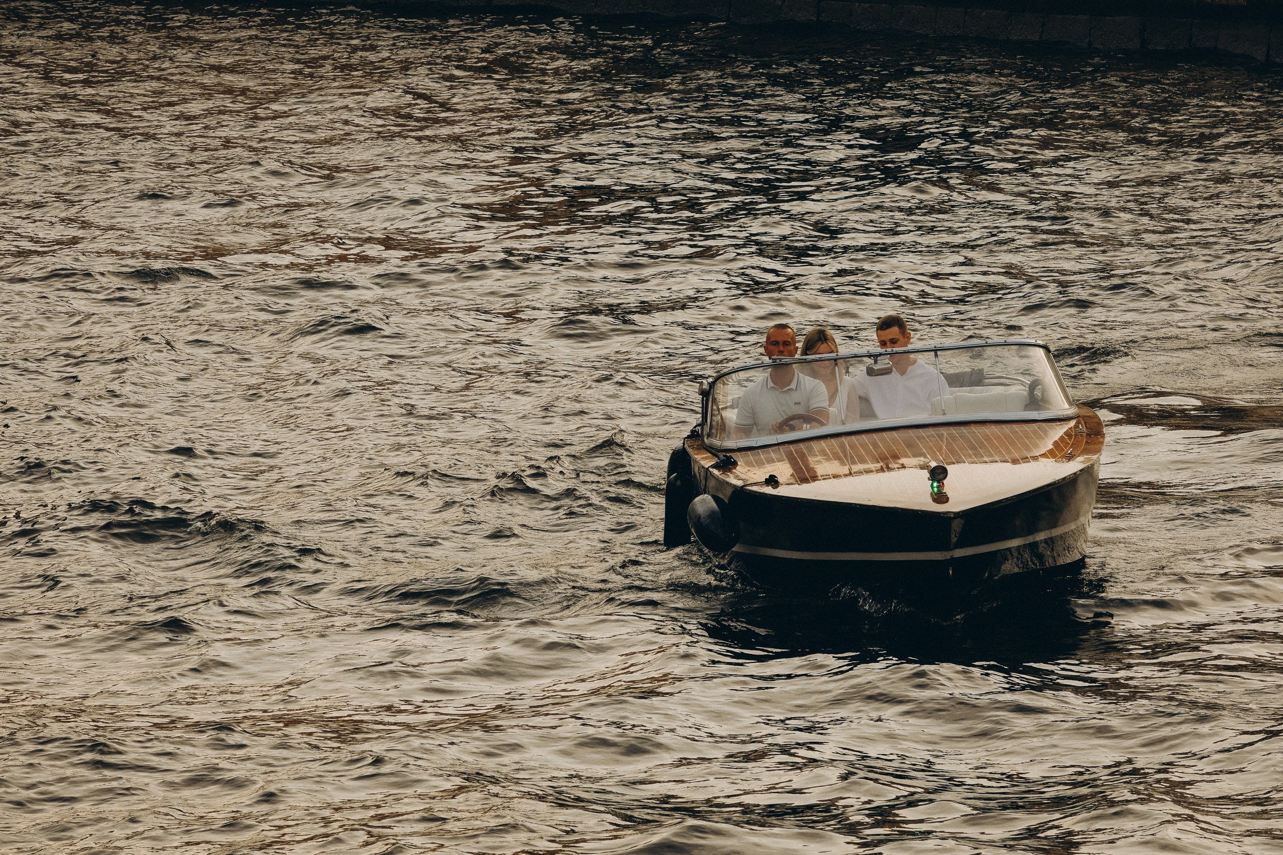 СВАДЕНБНАЯ СЬЕМКА НА КАТЕРЕ ПО КАНАЛАМ САНКТ-ПЕТЕРБУРГА И В АКВАТОРИИ НЕВЫ. Профессиональный фотограф, Санкт-Петербург — Виктория Богомолова