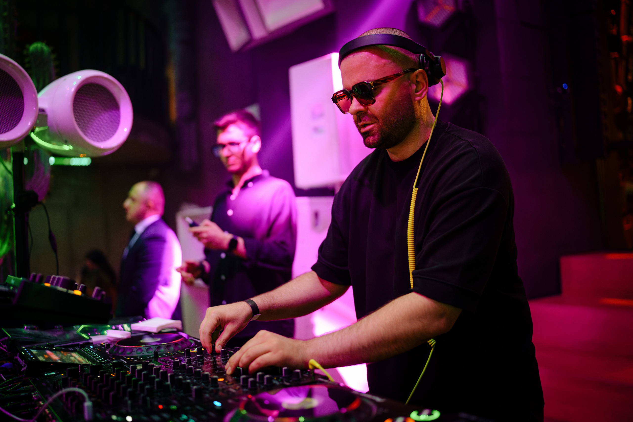 Вечеринка OSNOVATELI.LIVE репортажный фотограф Саша Дружинина. Репортажный фотограф в Москве Саша Дружинина