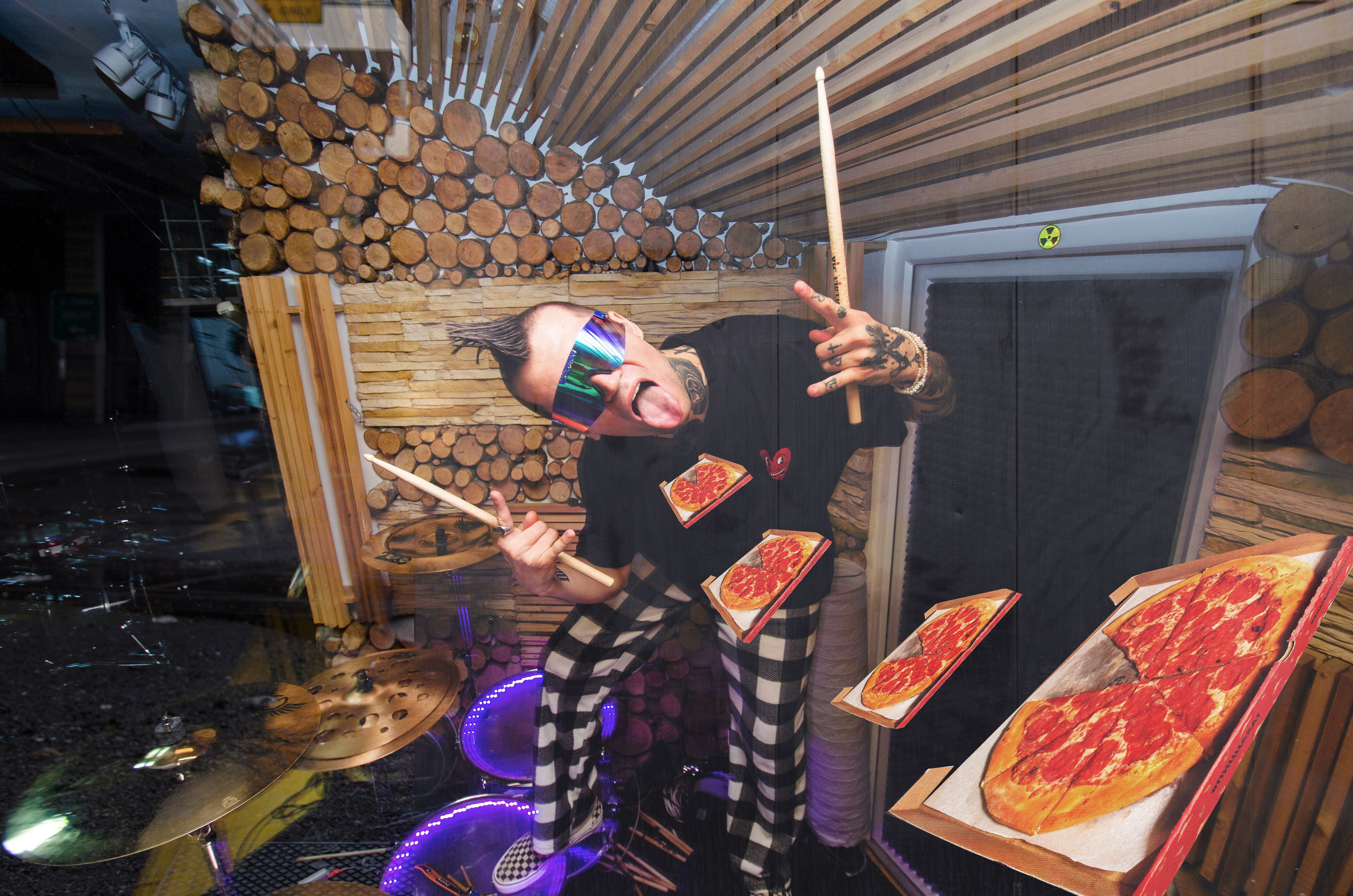 Макс | SQWOZ BAB. ОЧЕНЬ ПЛОХОЙ ФОТОГРАФ