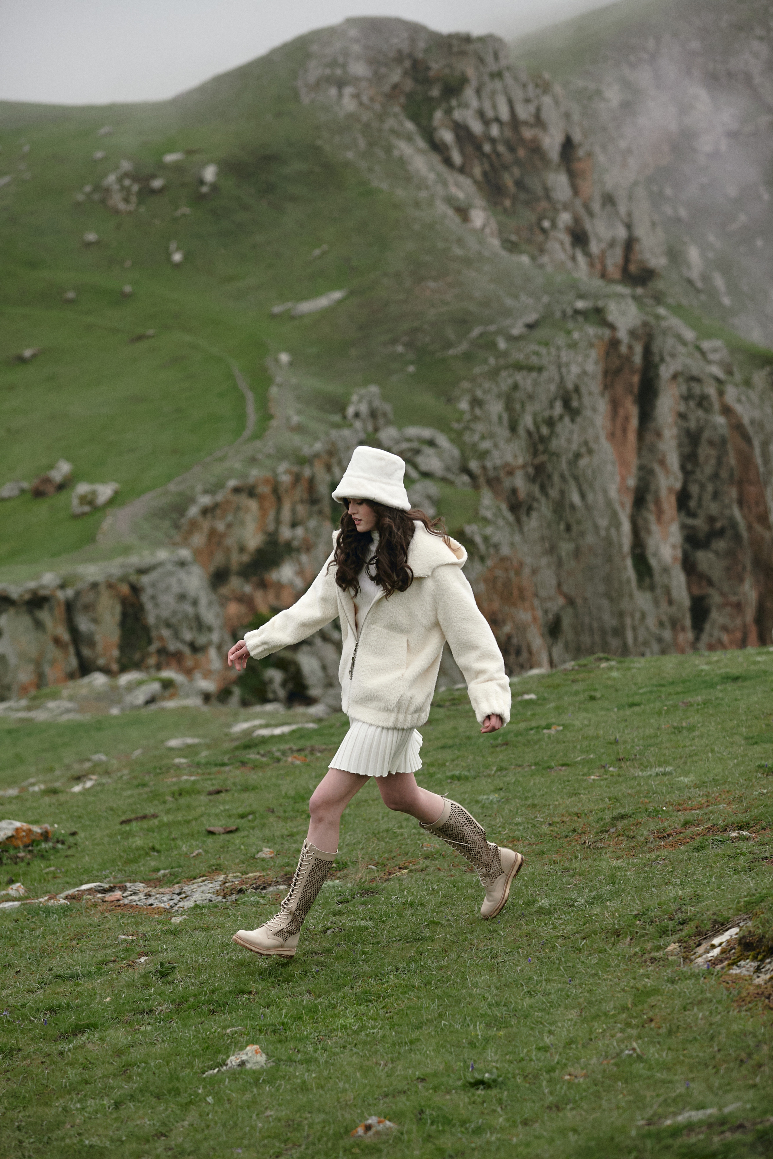 Съемка для бренда одежды под ключ. Фотограф Продюсер в горах КБР / Москва  Нальчик Горы