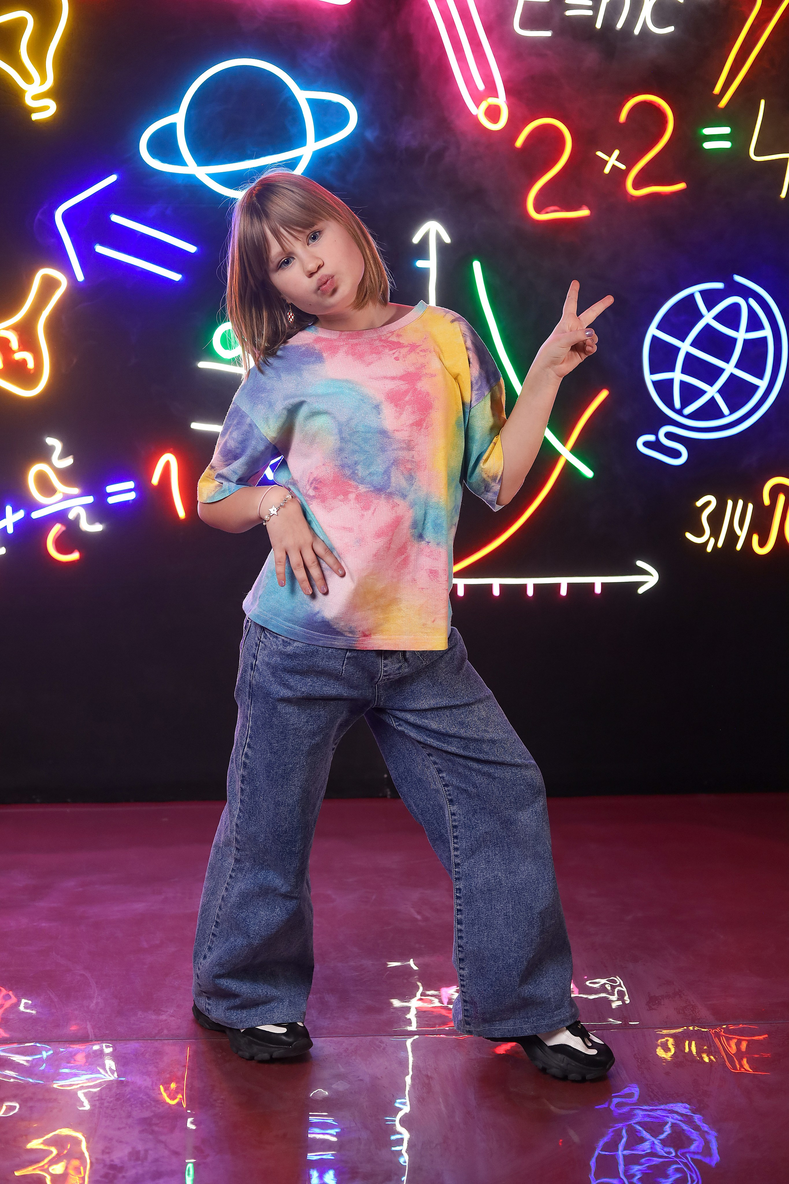 Выпускной альбом "Неон". Выпускные альбомы в Тюмени для школ, садов, вузов спортивных секций