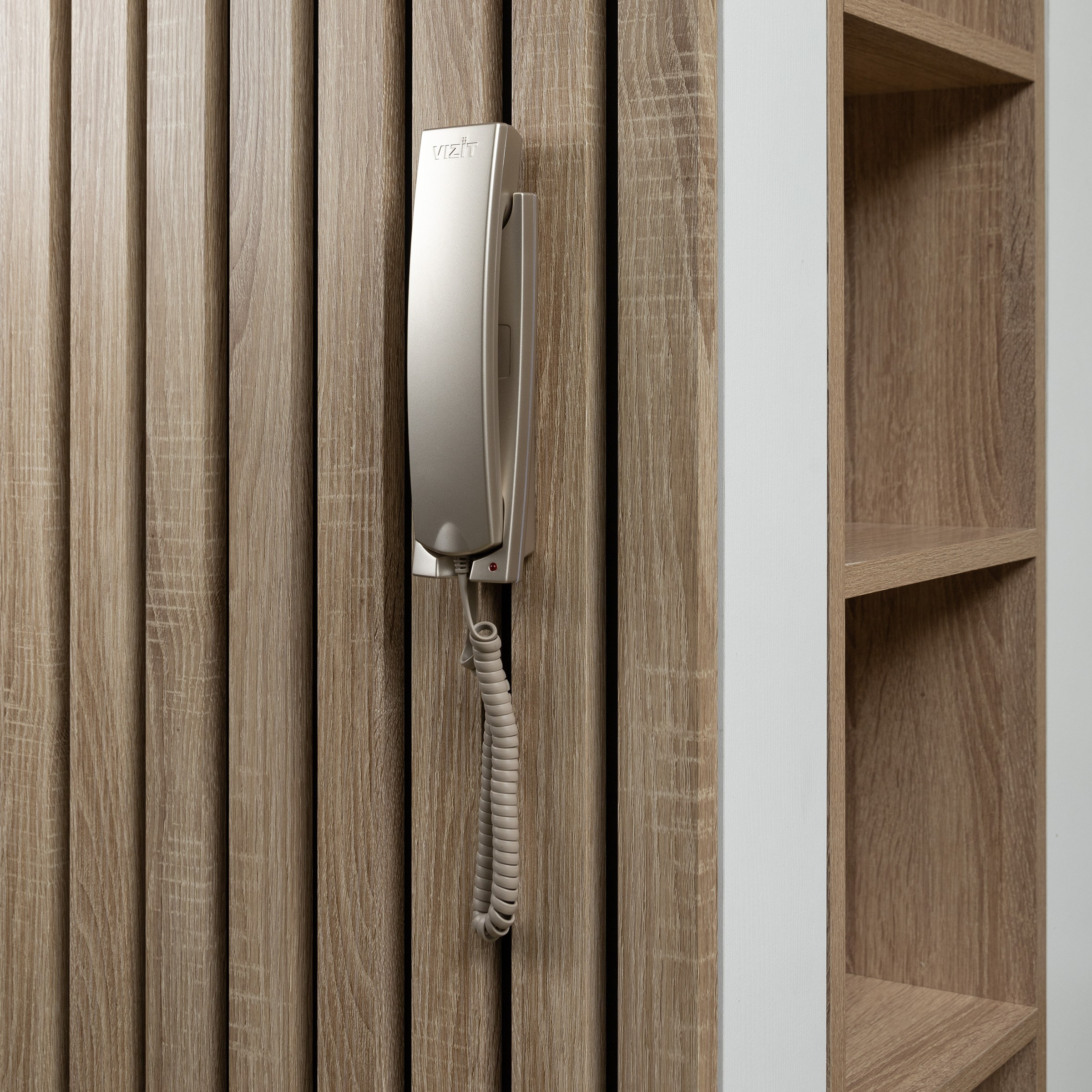 Домофон матового золотистого цвета | Фото для карточки Ozon