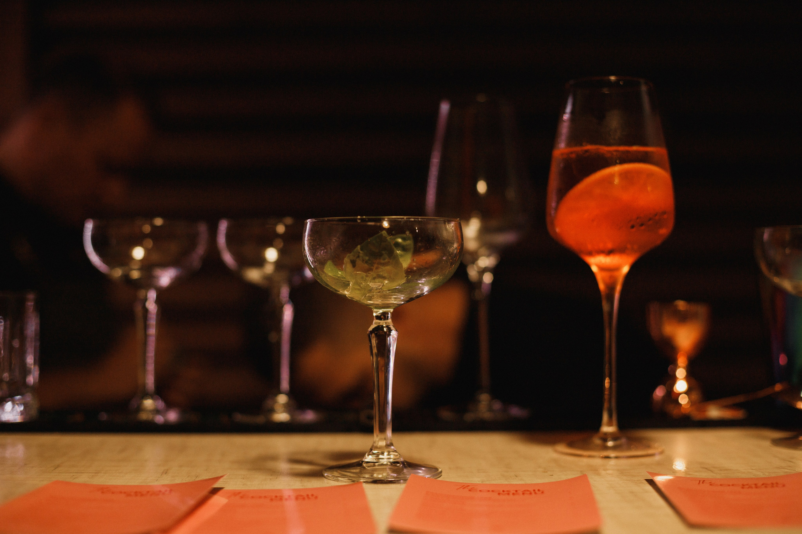 Фотосессия вечеринки у бассейна с видом на горы. Свадебный, репортажный и портретный фотограф Сочи, Краснодар. Александра Зайцева