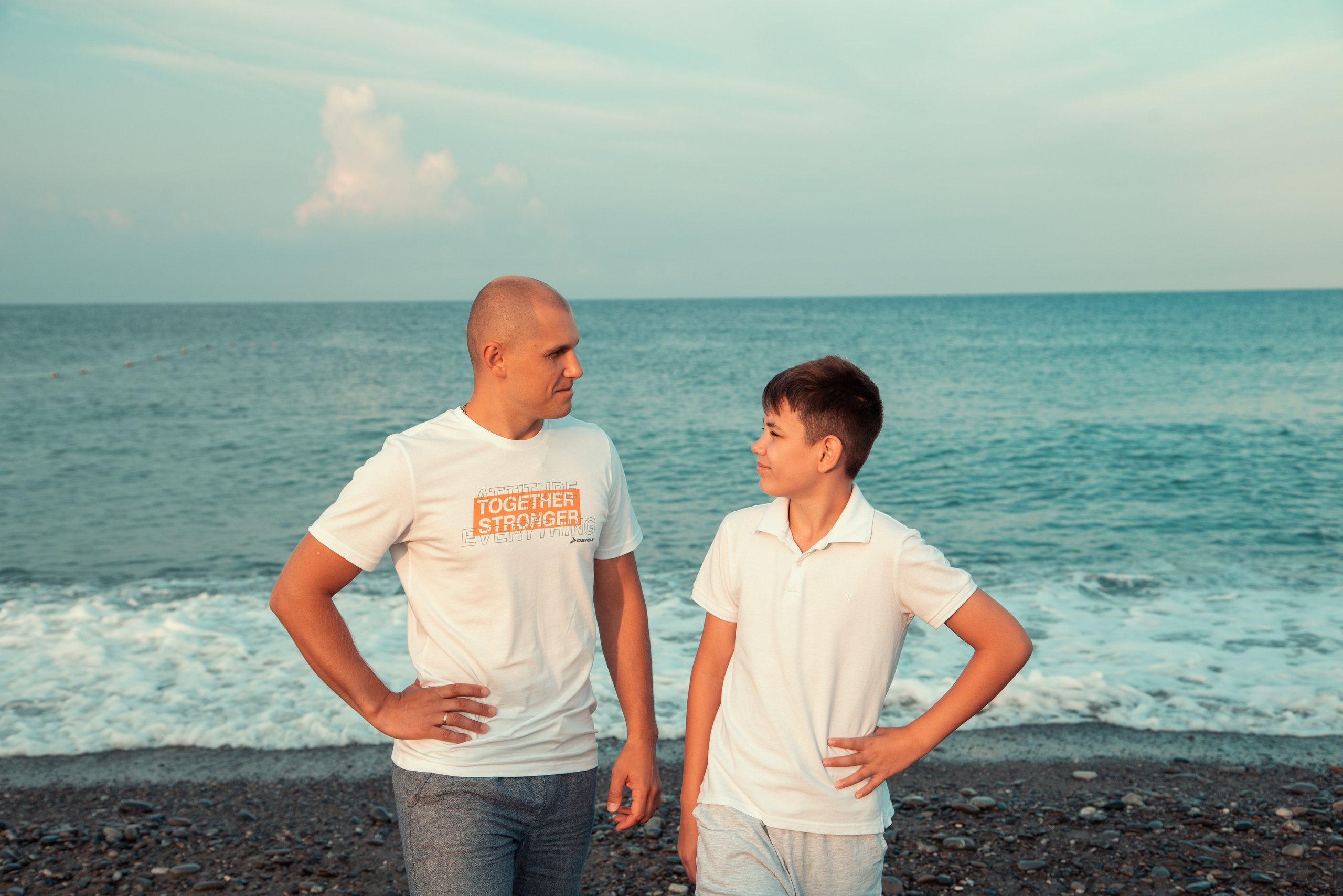 Завтрак у моря в Лоо на пляже «Горный Воздух». Семейный фотограф в Сочи, Лоо, Дагомысе, Вардане Кучумова Олеся