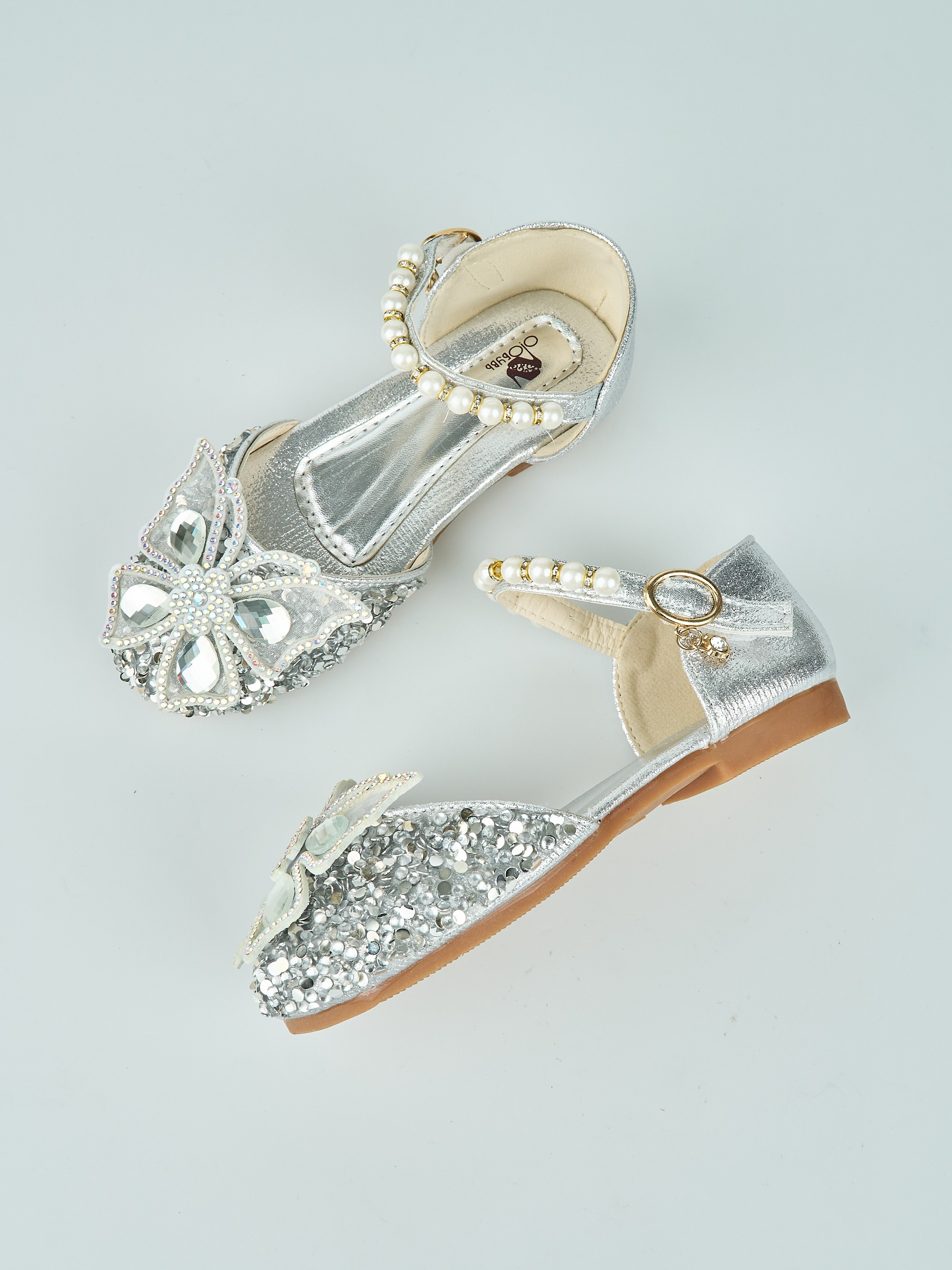 Каталожная фотосъёмка детских туфель для Wildberries