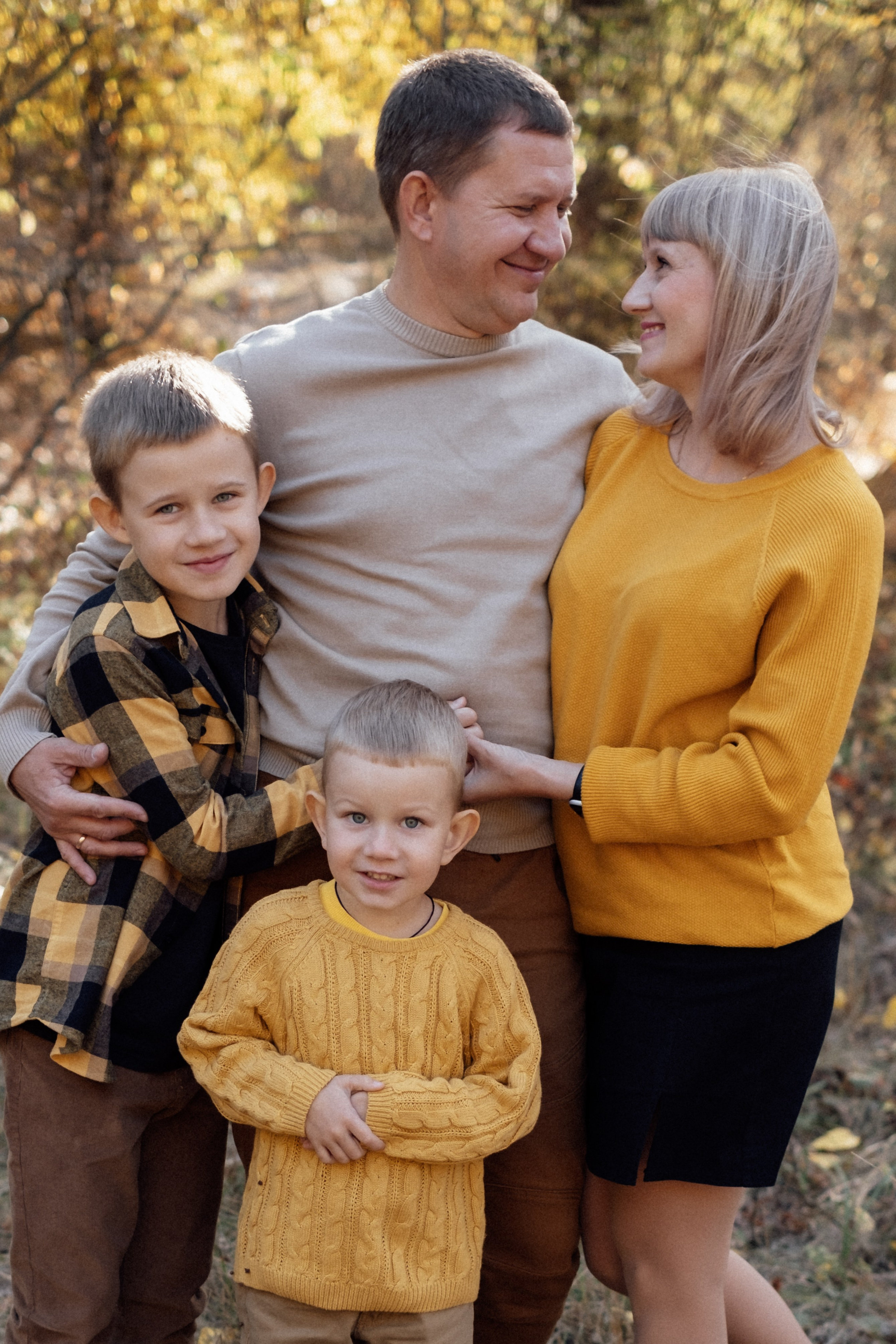 Семейная фотосессия в лесу. Свадебный и семейный фотограф г. Волгоград Биленко Ангелина