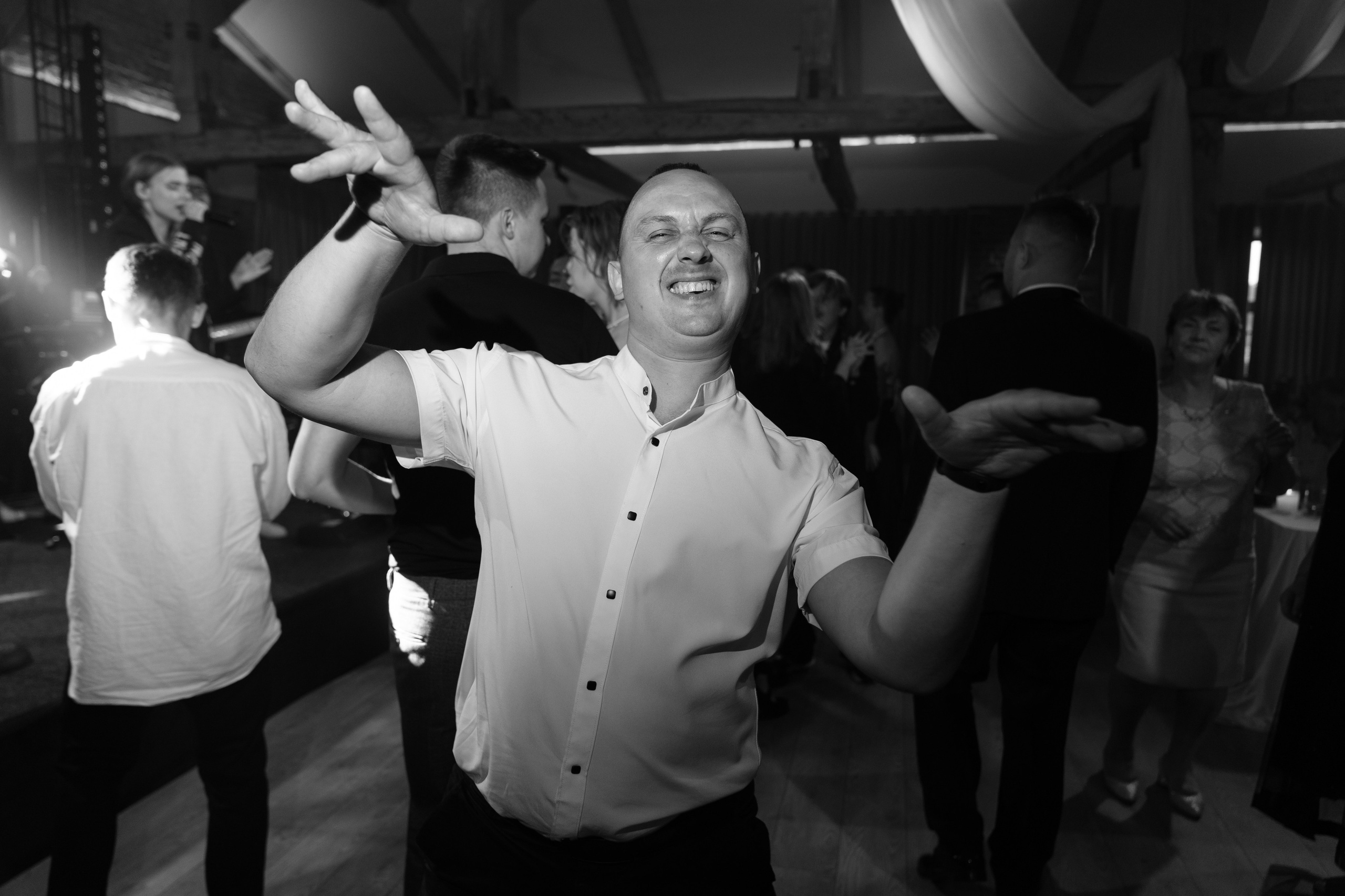 «комфорлабельно и эстетично». Свадебный фотограф Наташа Брифли