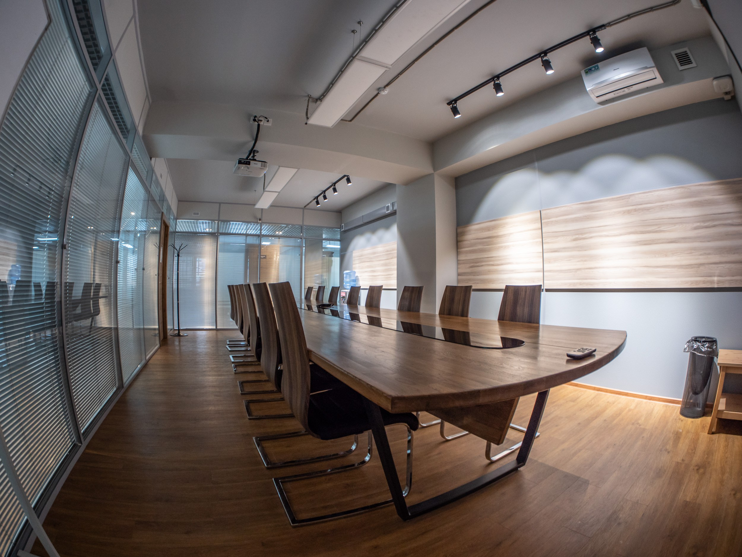 Офис компании «Амбар». Архитектурно-дизайнерское бюро ROOMS