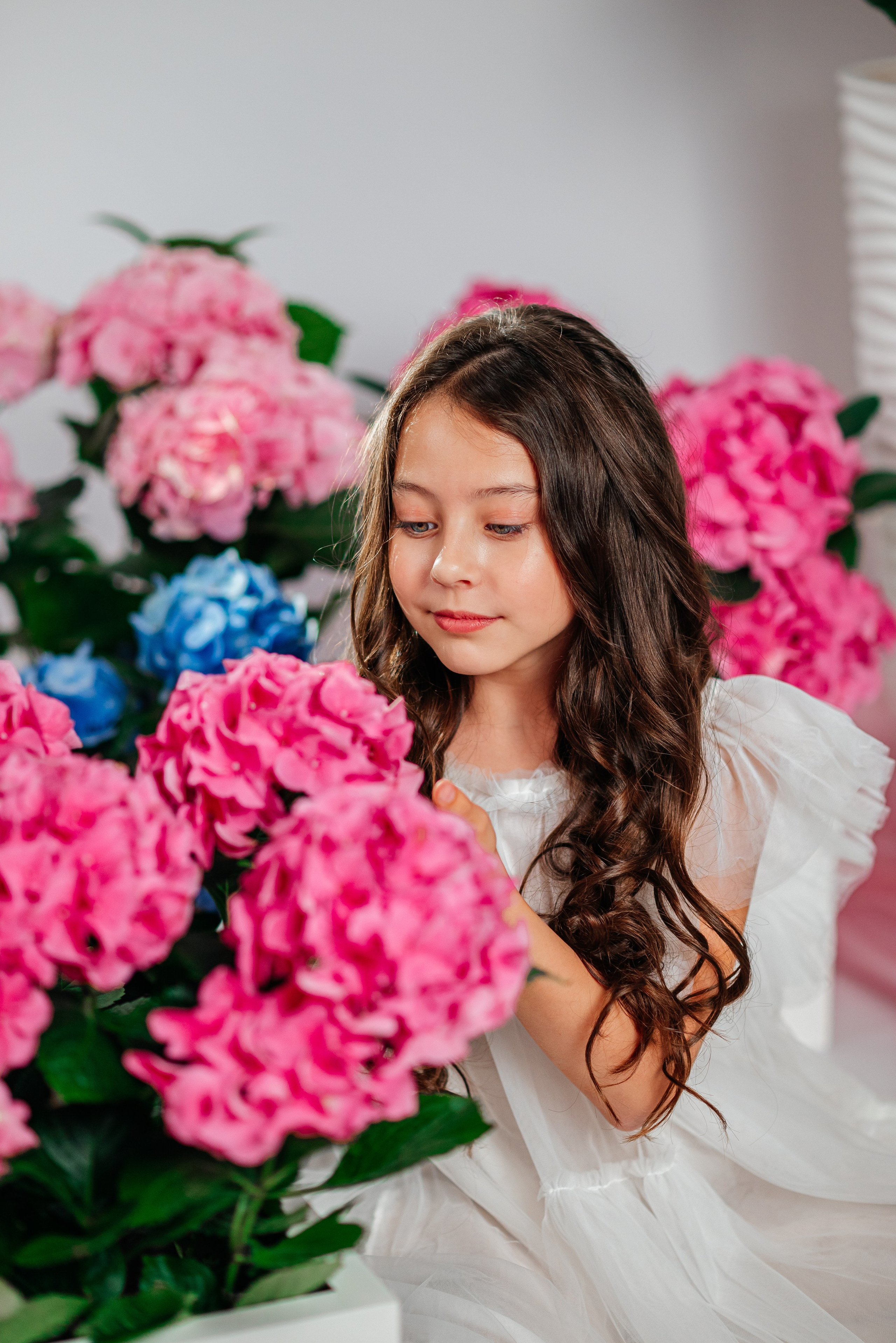 Вероника и гортензии. Семейный фотограф в Краснодаре