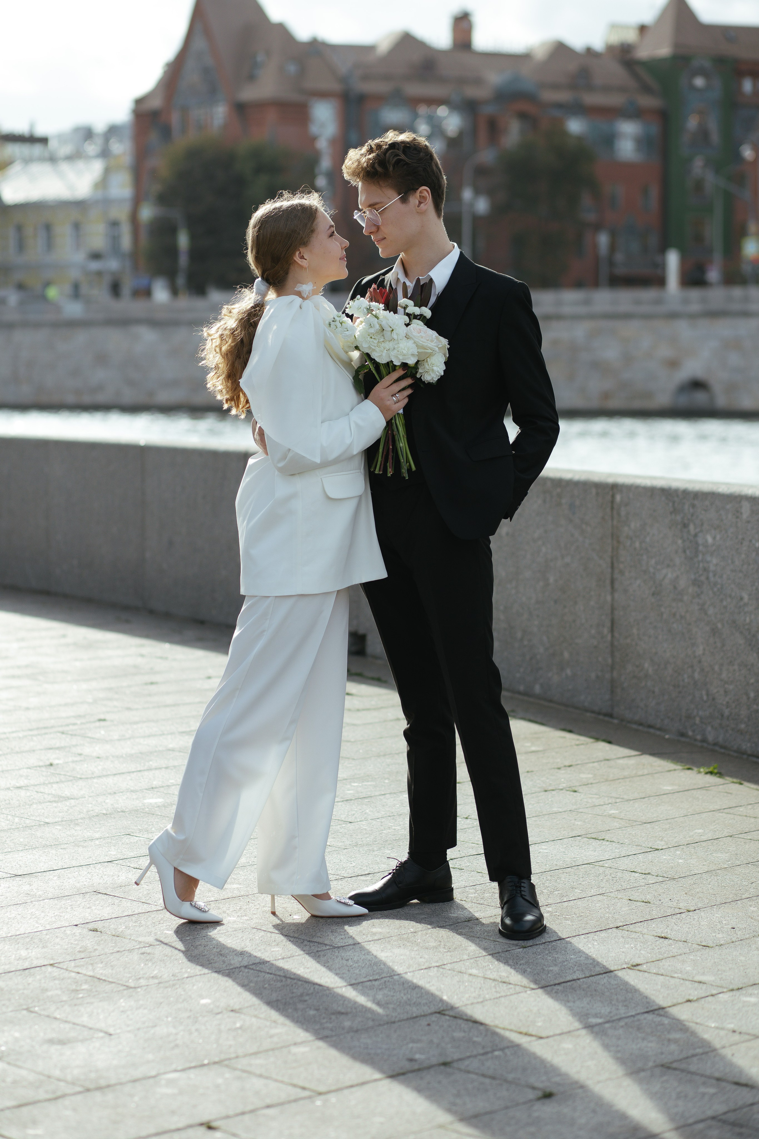 Таня и Егор. Городская прогулка. Свадебный фотограф Калуга Москва Диана Румянцева