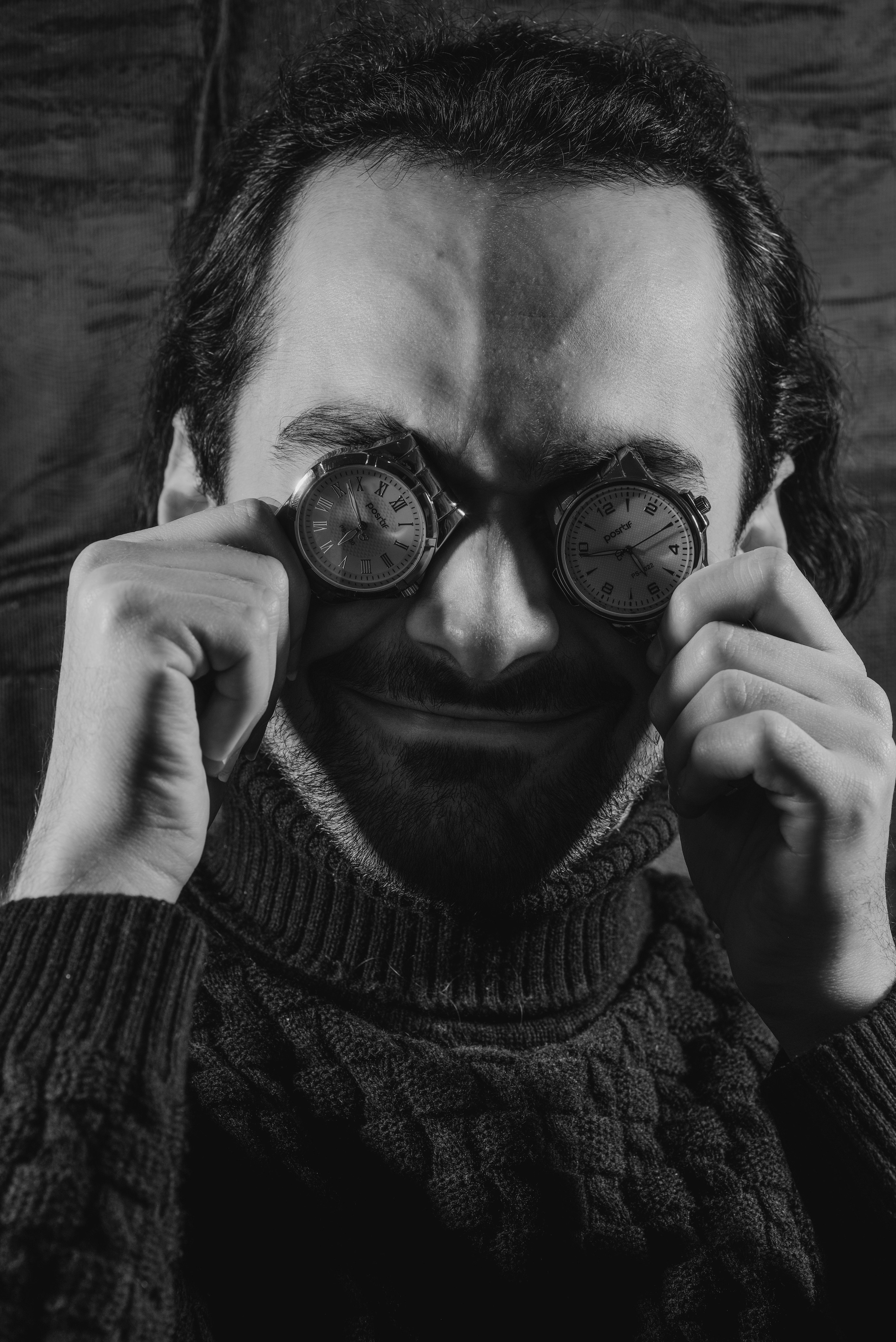 Часы (Спасибо Dato Ninua часовщику из Сенаки за часы для фотосессии). Портретный фотограф Денис Милютин