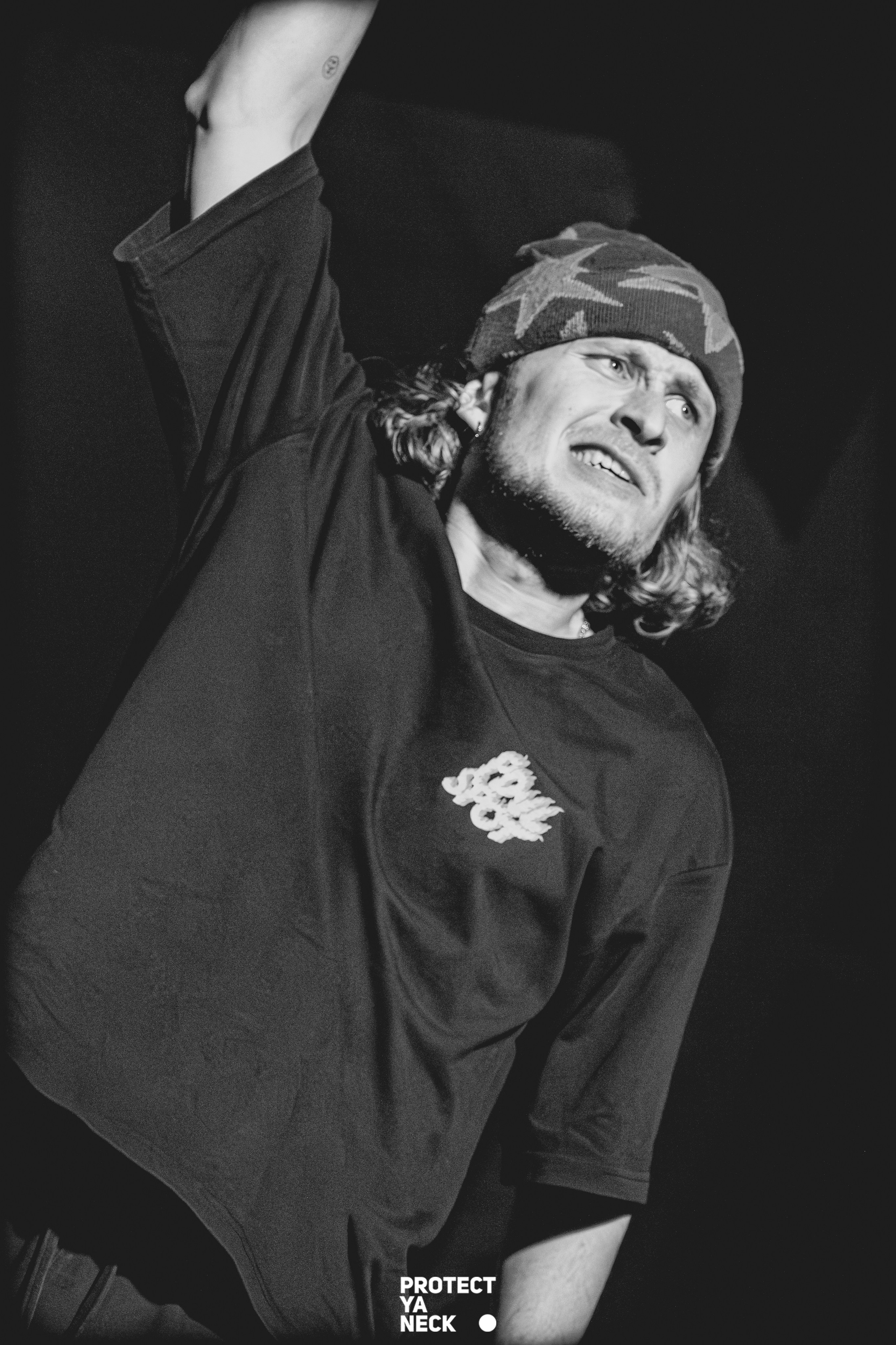PROTECT YA NECK 22/03 (@youlovebu). Соня бу тебя сфоткала