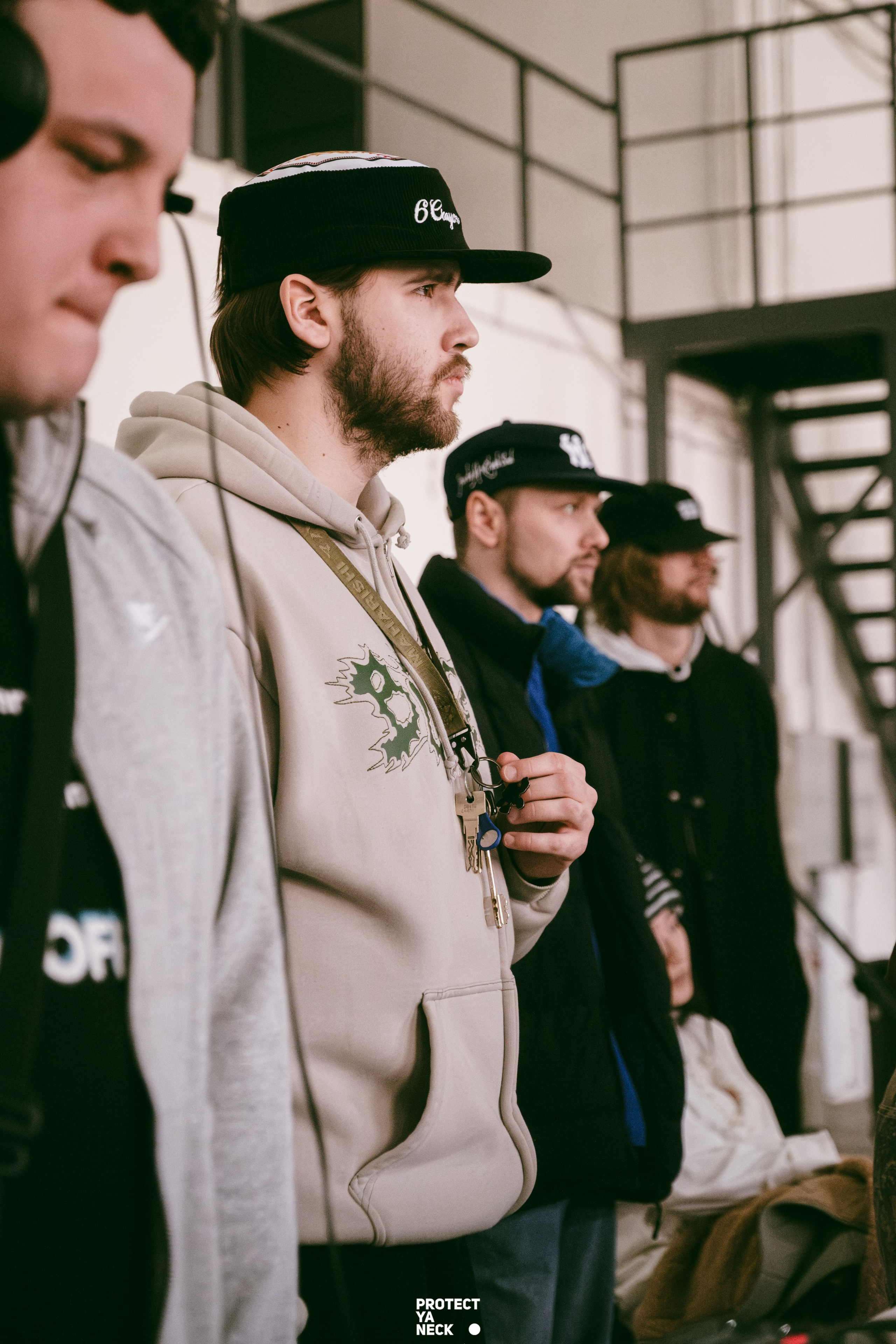 PROTECT YA NECK 22/03 (@youlovebu). Соня бу тебя сфоткала