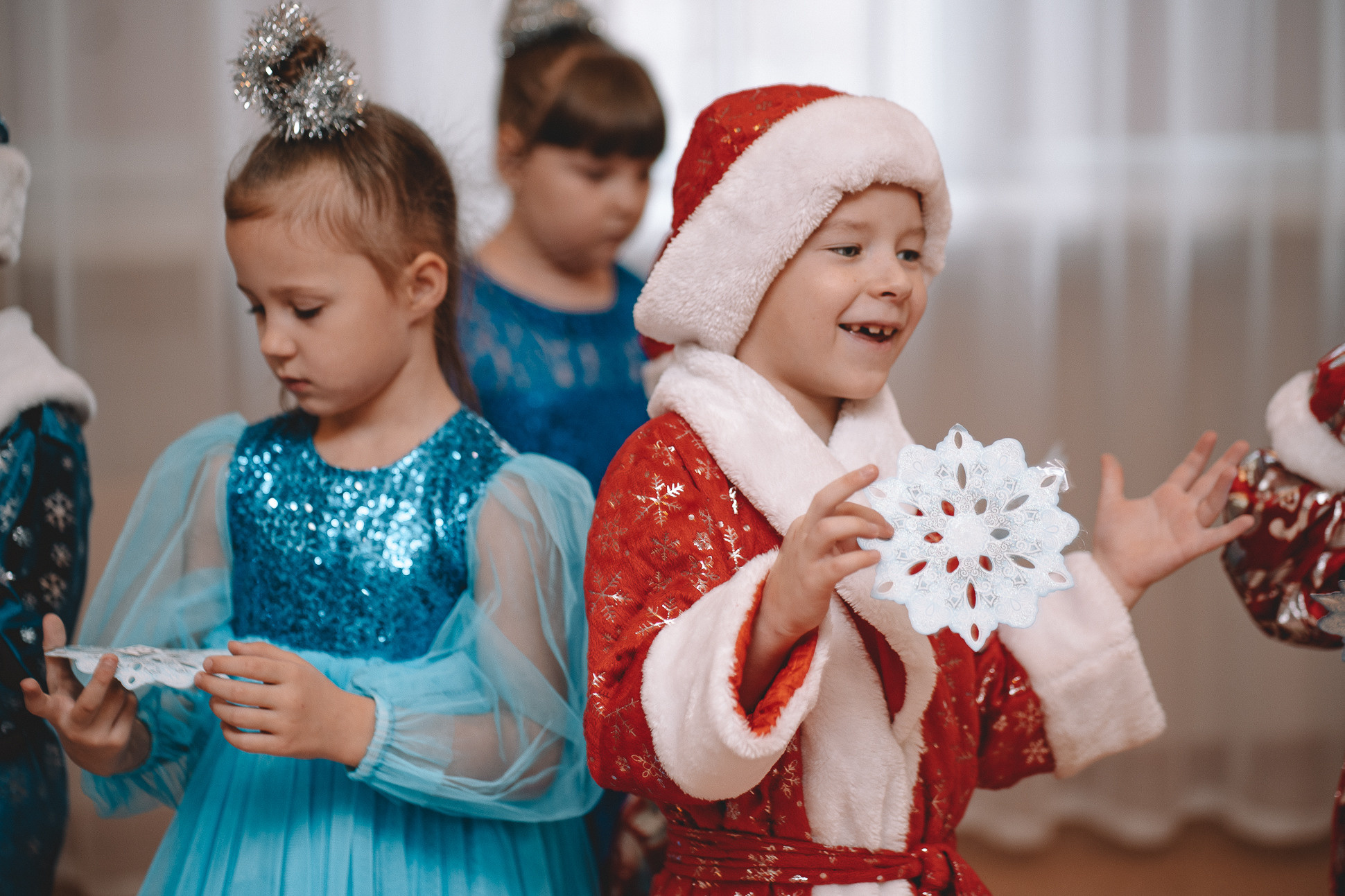 Новогодний утренник, д/с 7 группа «Смешарики». Детский и семейный фотограф в Красноярске Настя Ярош
