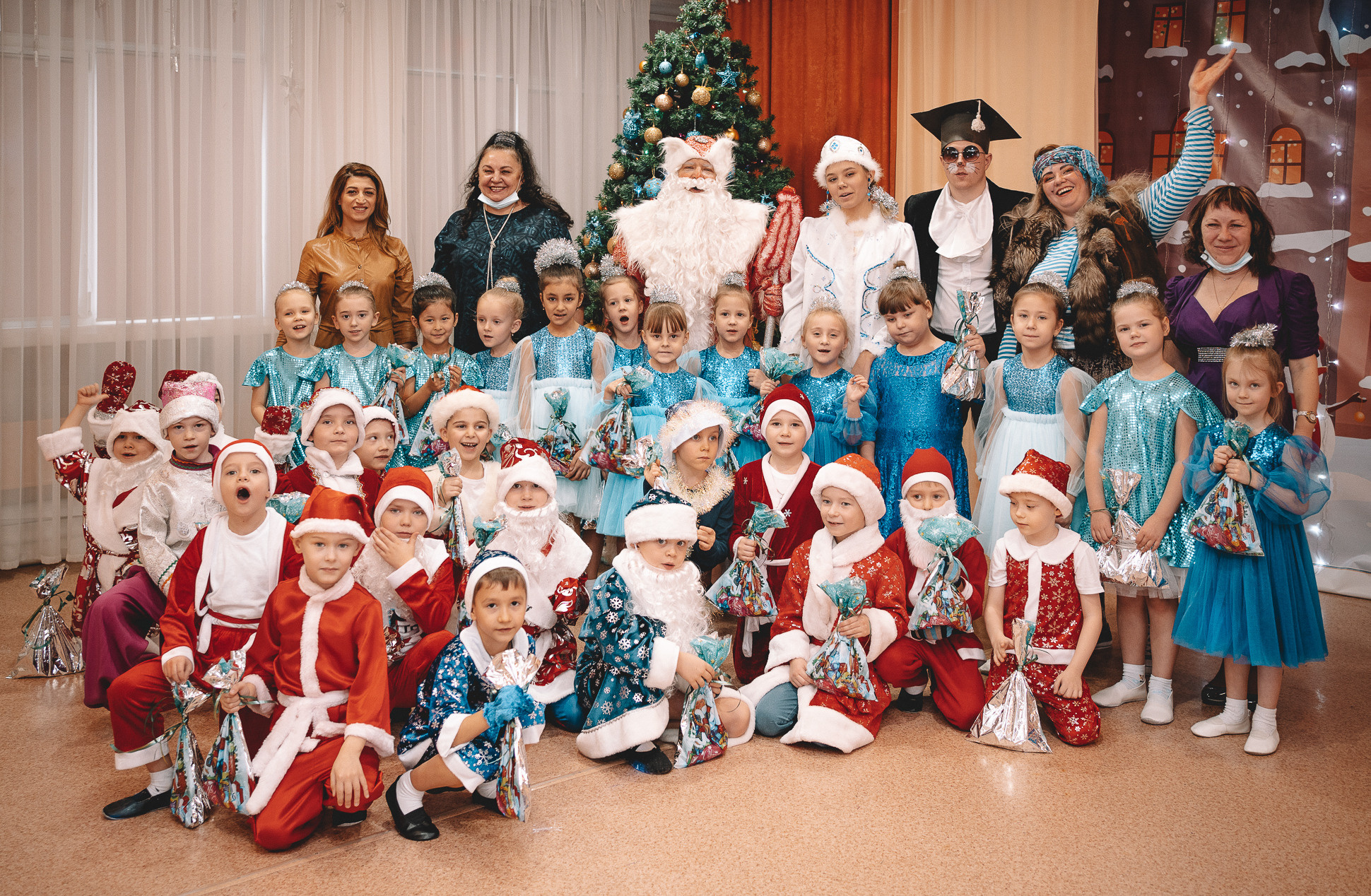 Новогодний утренник, д/с 7 группа «Смешарики». Детский и семейный фотограф в Красноярске Настя Ярош