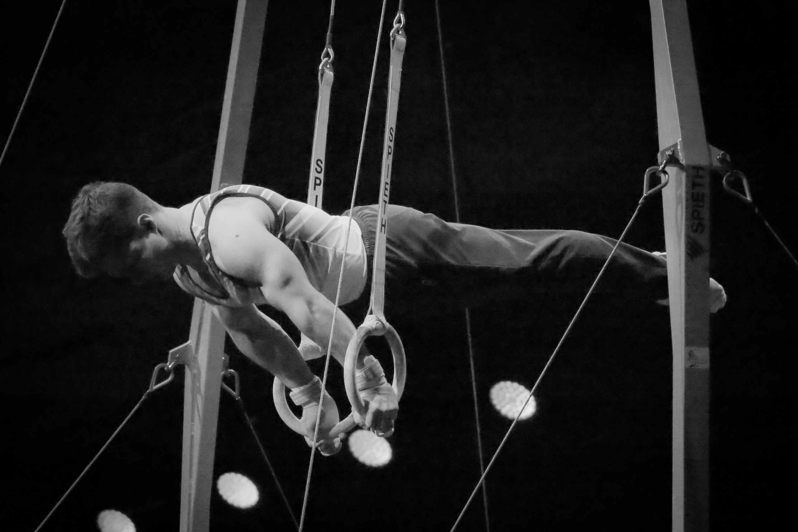 «Спорт через объектив: история в каждом снимке!»