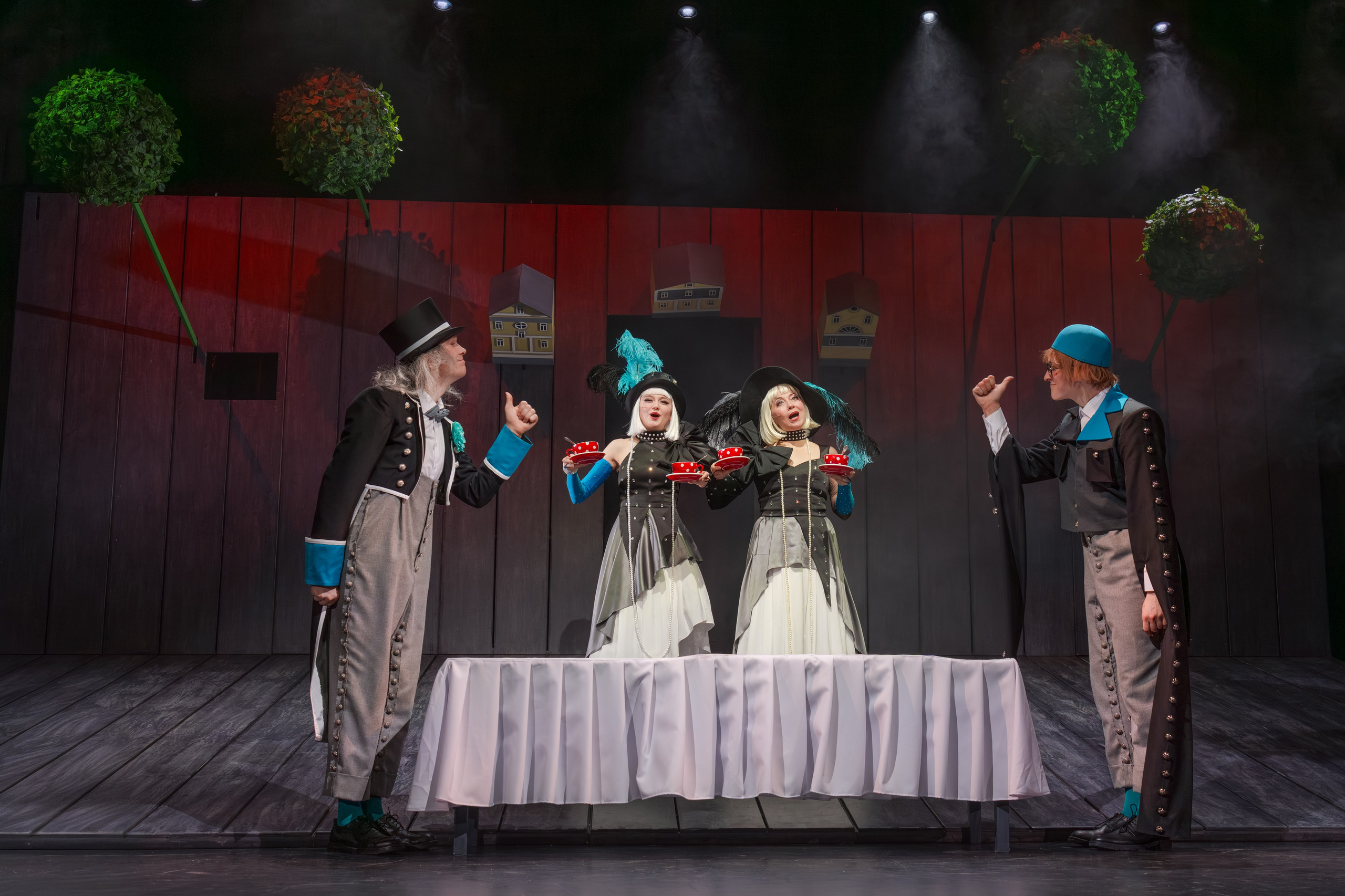 Театр Терезы Дуровой: Ревизор. Сайт фотографа Сергея Абрамова