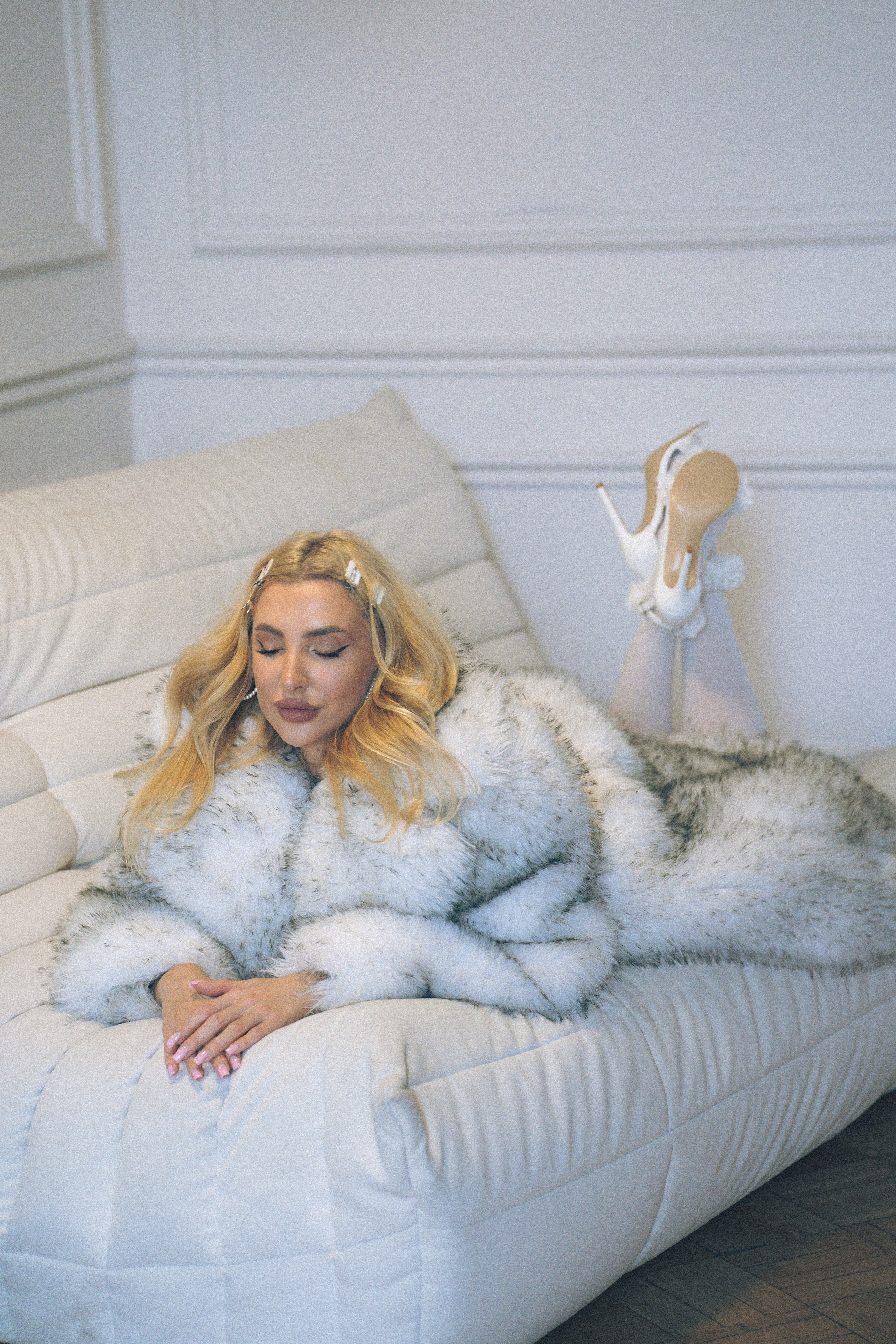 МИНИМАЛИЗМ В СТУДИИ НА ЧЕРНЫШЕВСКОЙ В СТУДИИ С БАЛКОНОМ. Профессиональный фотограф, Санкт-Петербург — Виктория Богомолова