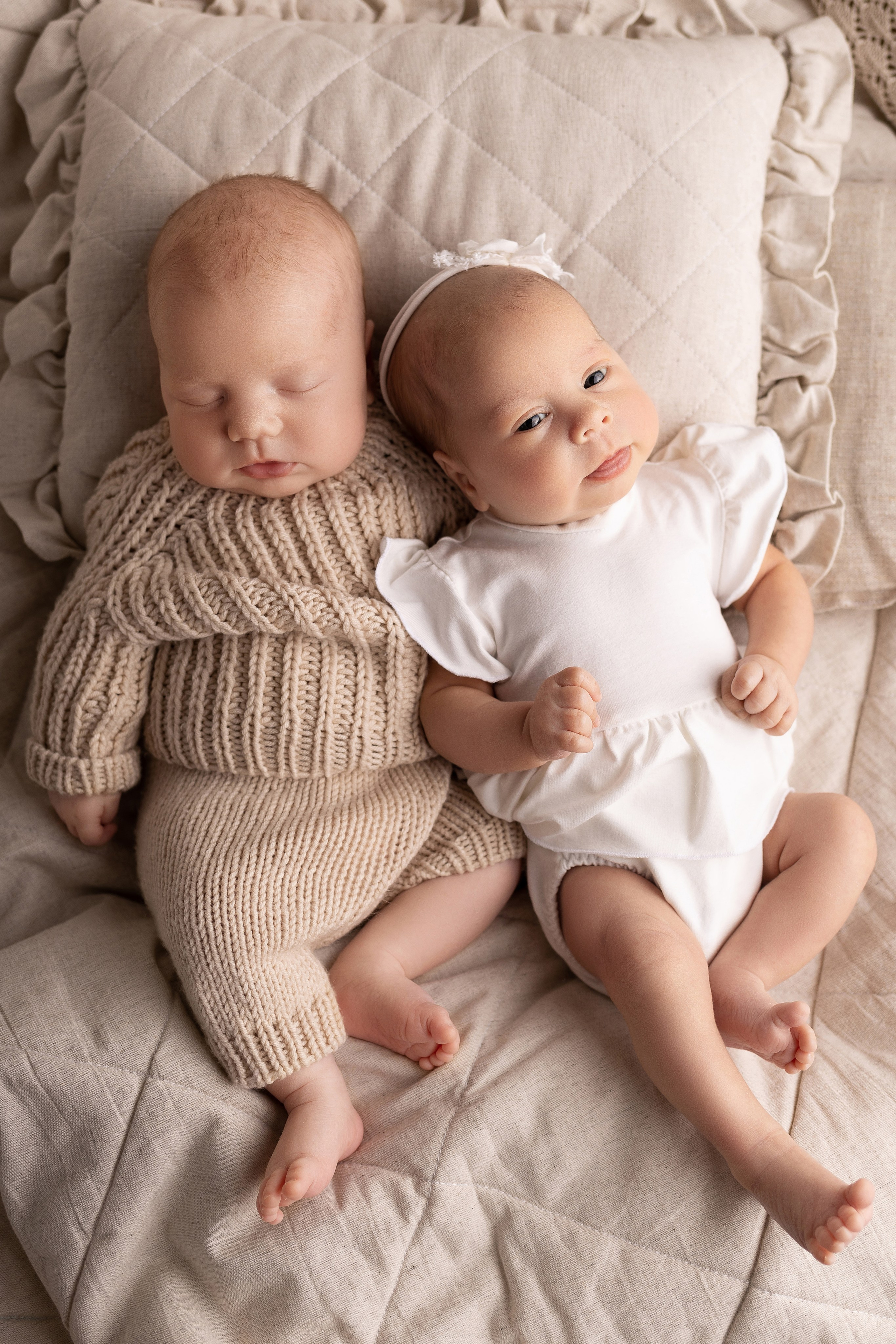 Фотосъемка двойни. Фотограф новорожденных малышей в Омске и Омской области Эльвира Камаева