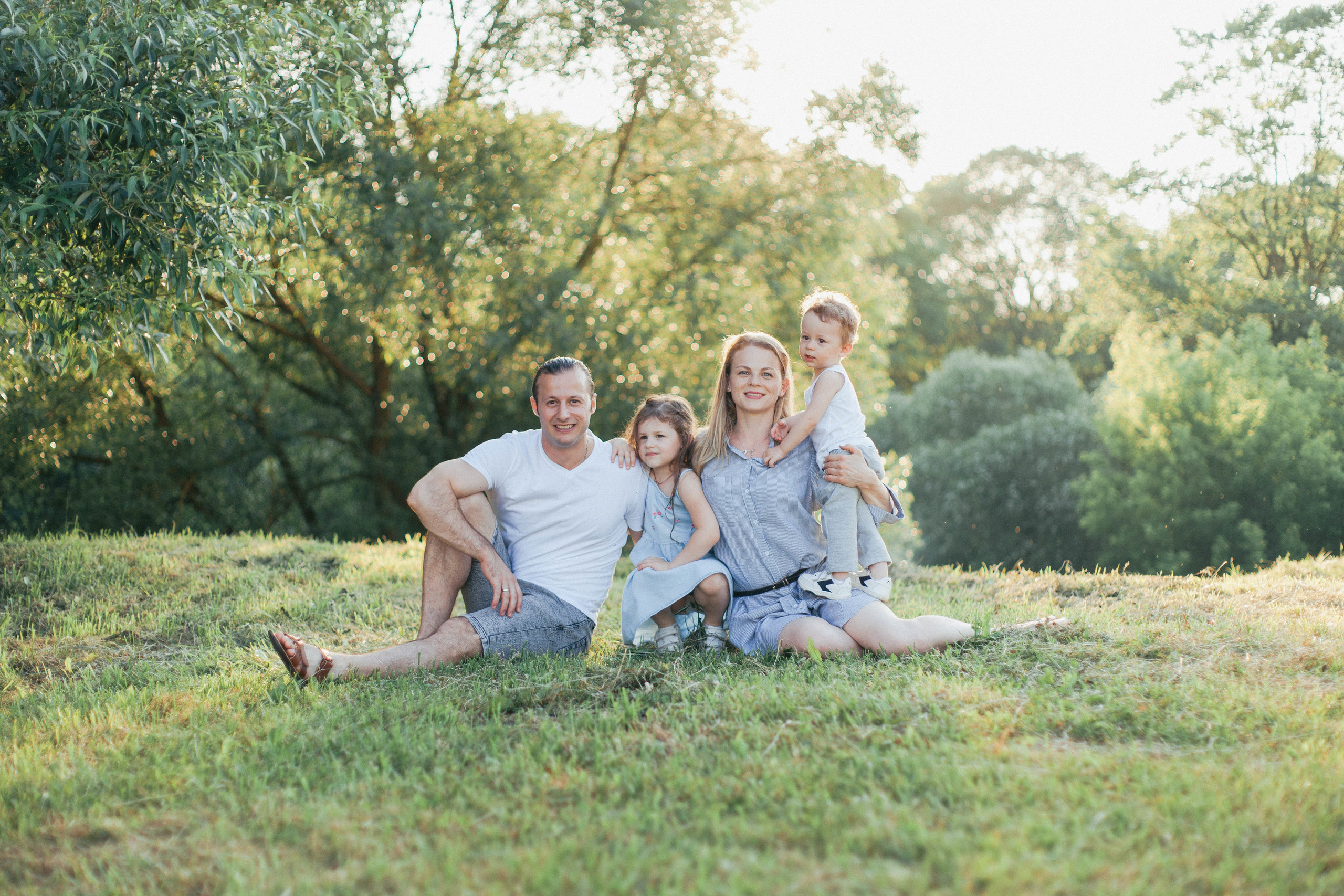 Ваня, Аня и Саша с Адрианом. Фотограф Мария Прусакова