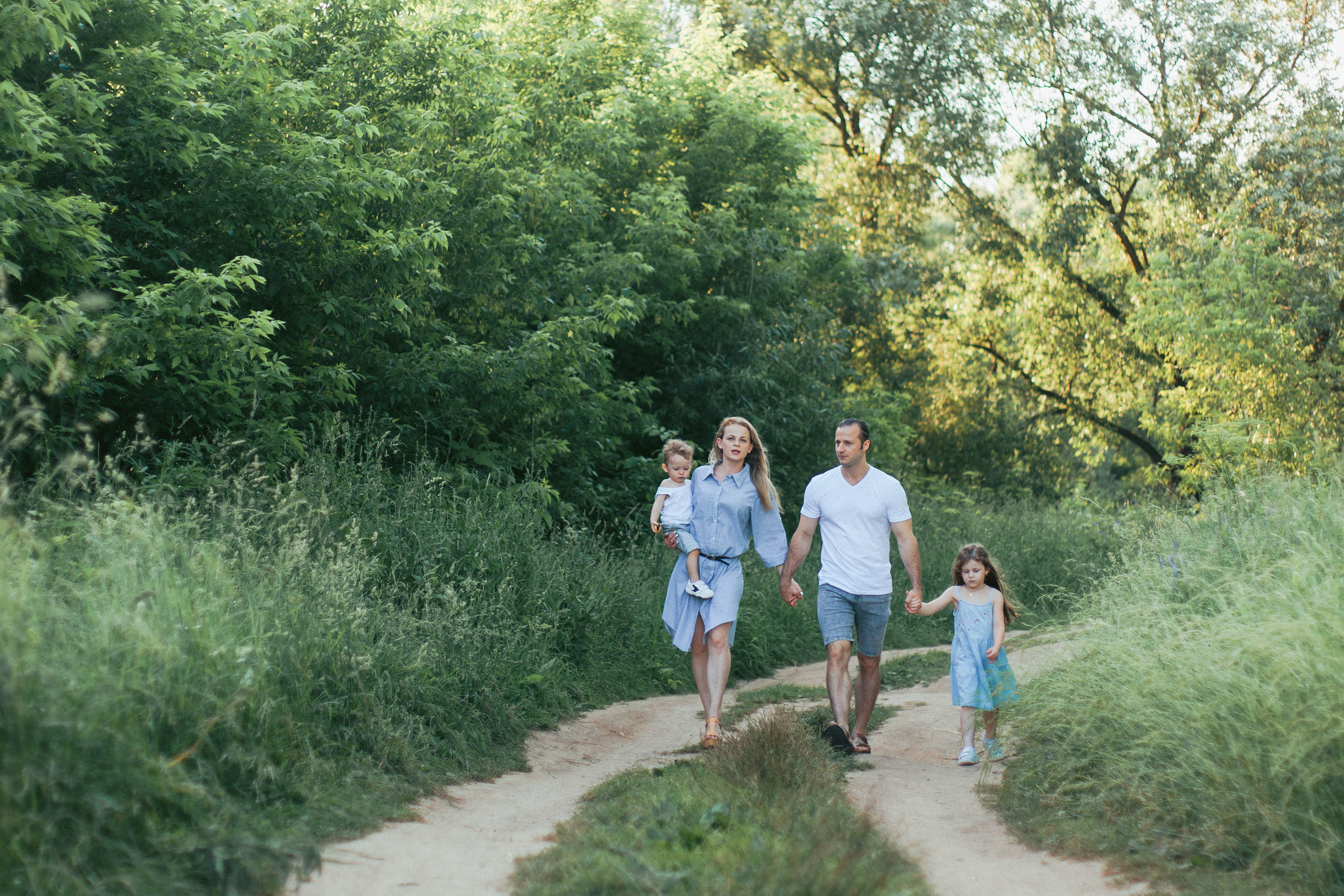 Ваня, Аня и Саша с Адрианом. Фотограф Мария Прусакова