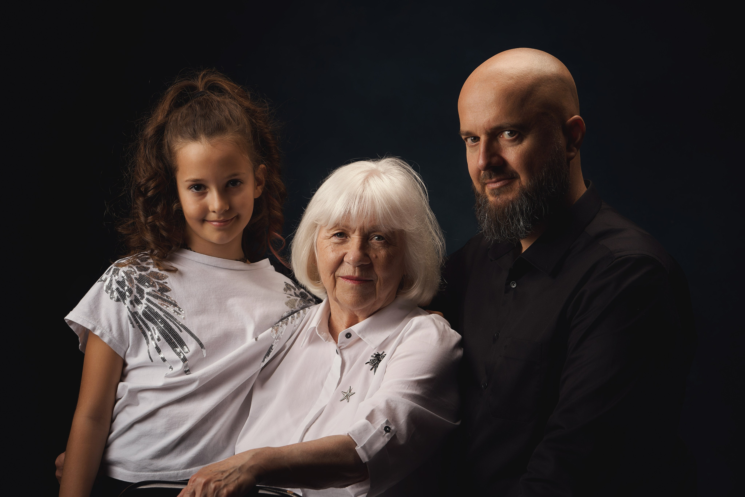Портретная семейная фотосессия в студии. Семейный фотограф Евгений Опарин