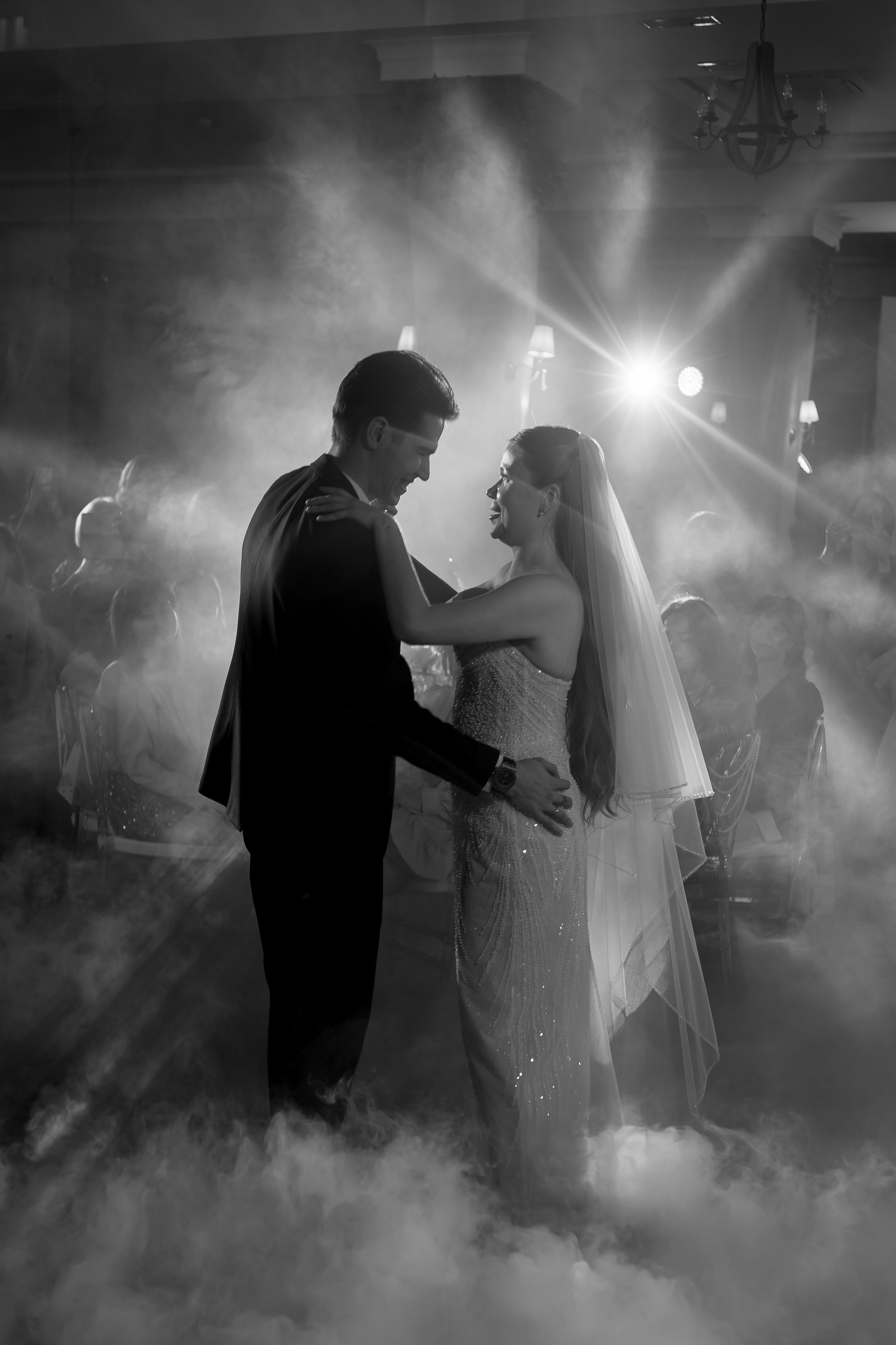 ПЕРВЫЙ ТАНЕЦ МОЛОДЫХ НА БАНКЕТЕ. ТРОГАТЕЛЬНЫЙ МОМЕНТ (СНЯТО В СИБИРЕ В НИЖНЕВАРТОВСКЕ). Профессиональный фотограф, Санкт-Петербург — Виктория Богомолова