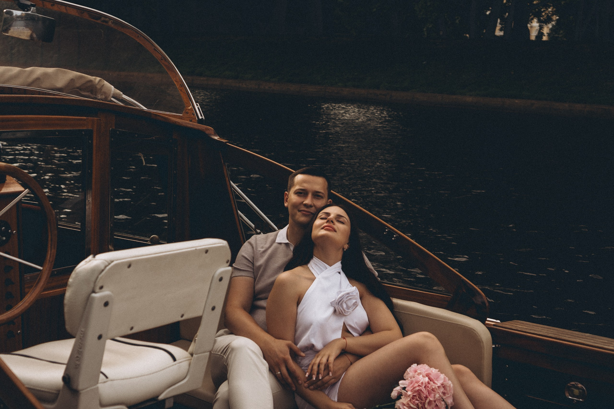 СВАДЕНБНАЯ СЬЕМКА НА КАТЕРЕ ПО КАНАЛАМ САНКТ-ПЕТЕРБУРГА И В АКВАТОРИИ НЕВЫ. Профессиональный фотограф, Санкт-Петербург — Виктория Богомолова