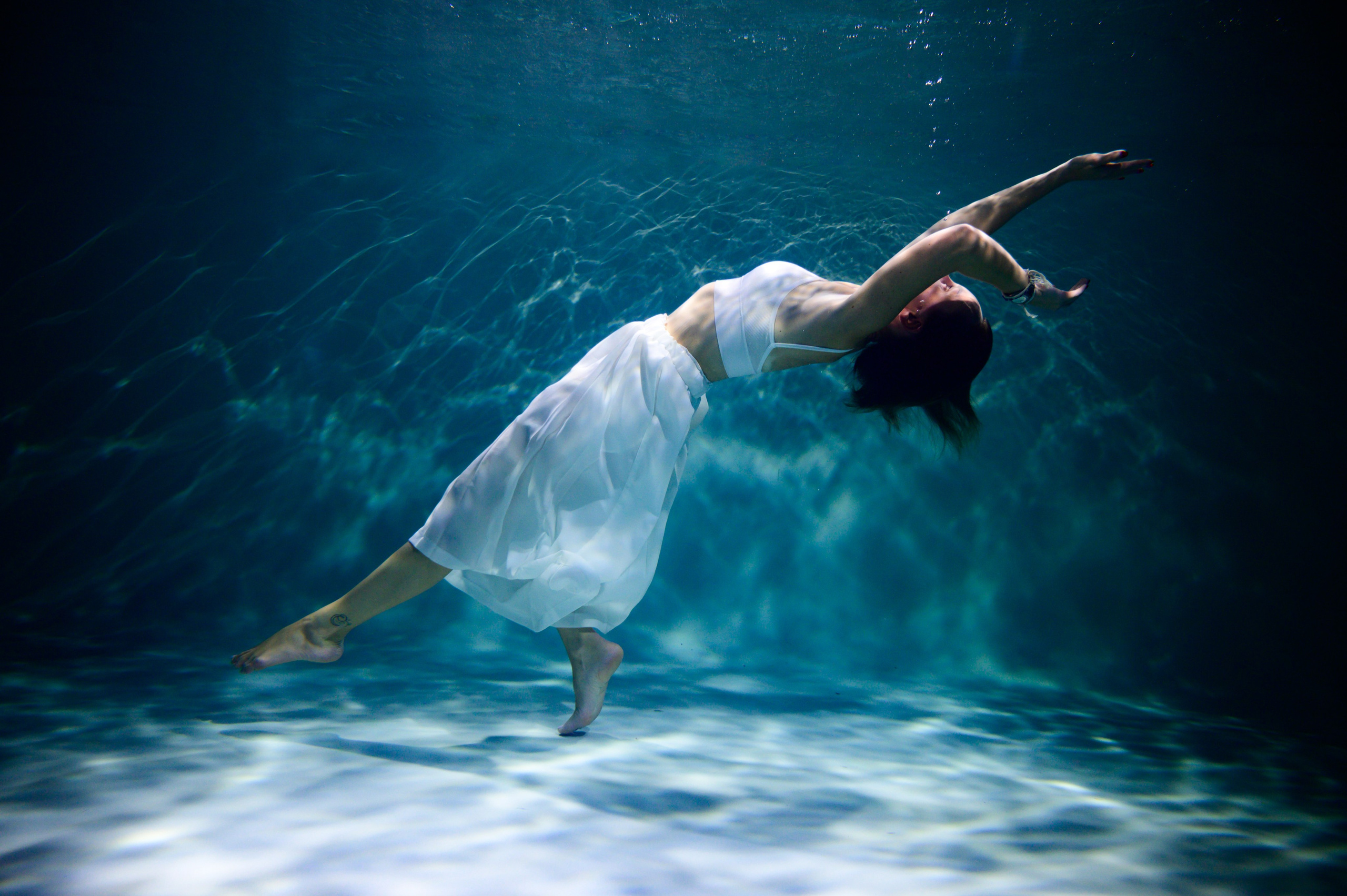 Екатерина под водой. Спортивный фотограф в Москве Фадеева Ирина. Соревнования, турниры, чемпионаты по танцам. отчетные концерты, съемка под водой