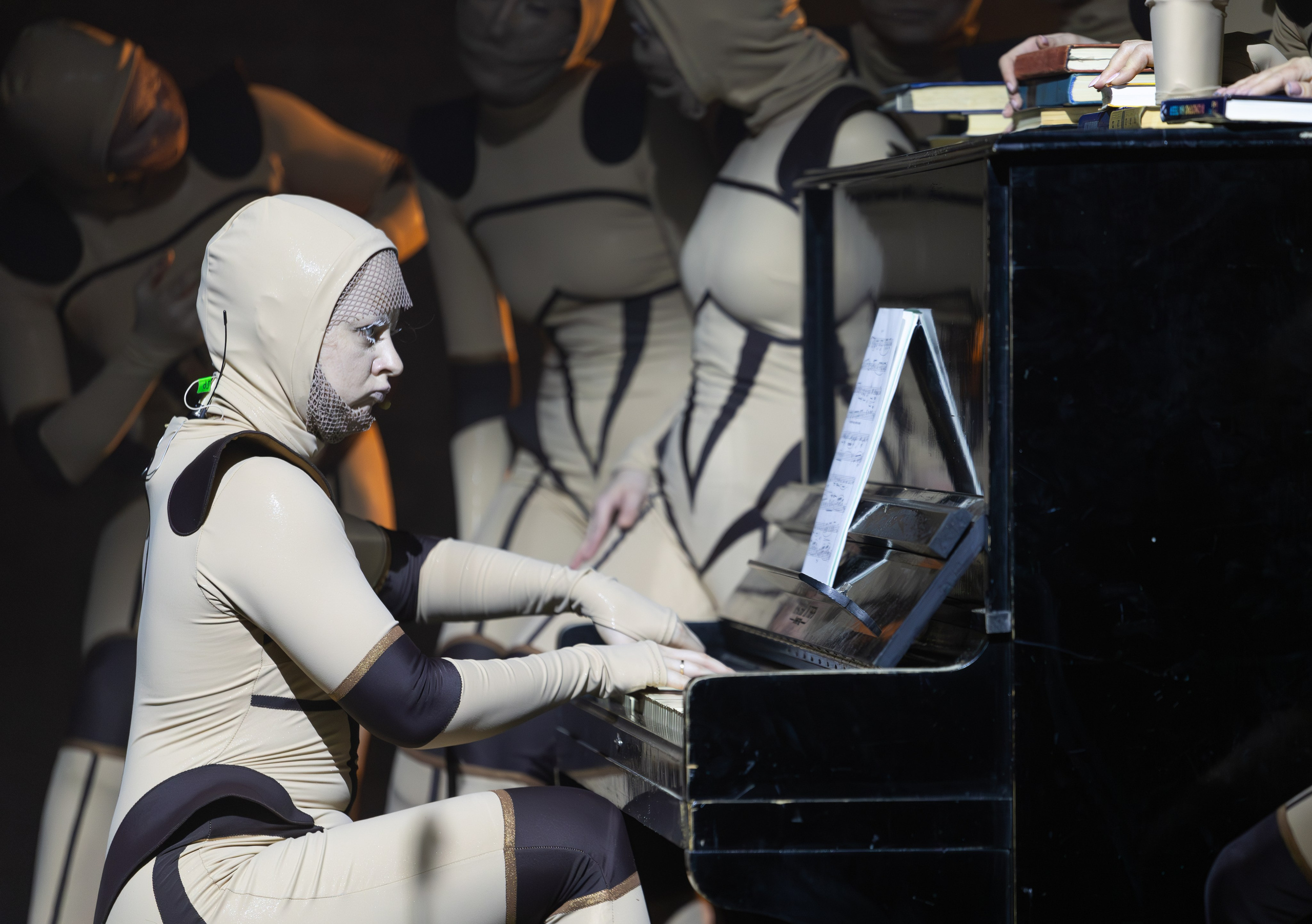 Постановка «Иные» 2025. Предметный и репортажный фотограф в Санкт-Петербурге Александр Е